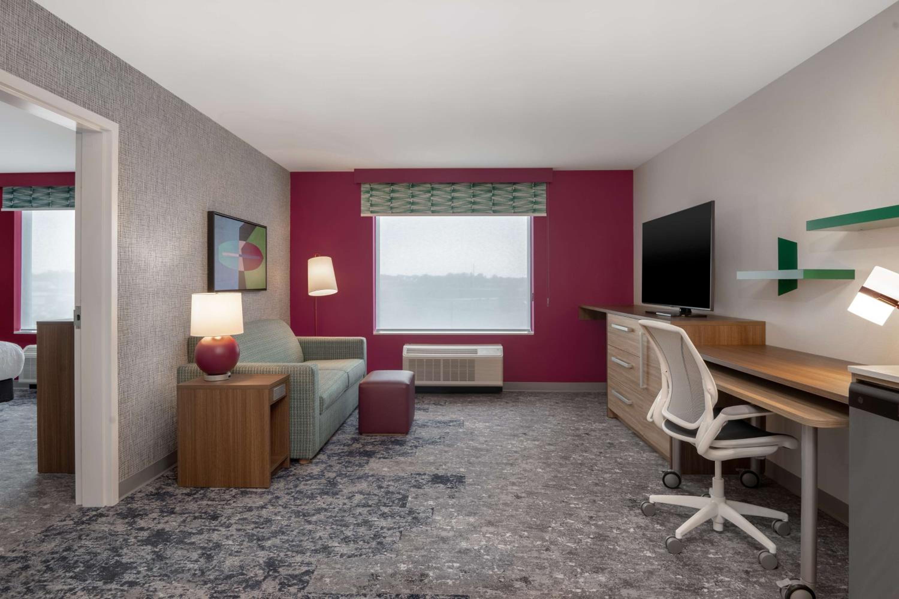 One-Bedroom King Suite photo 2