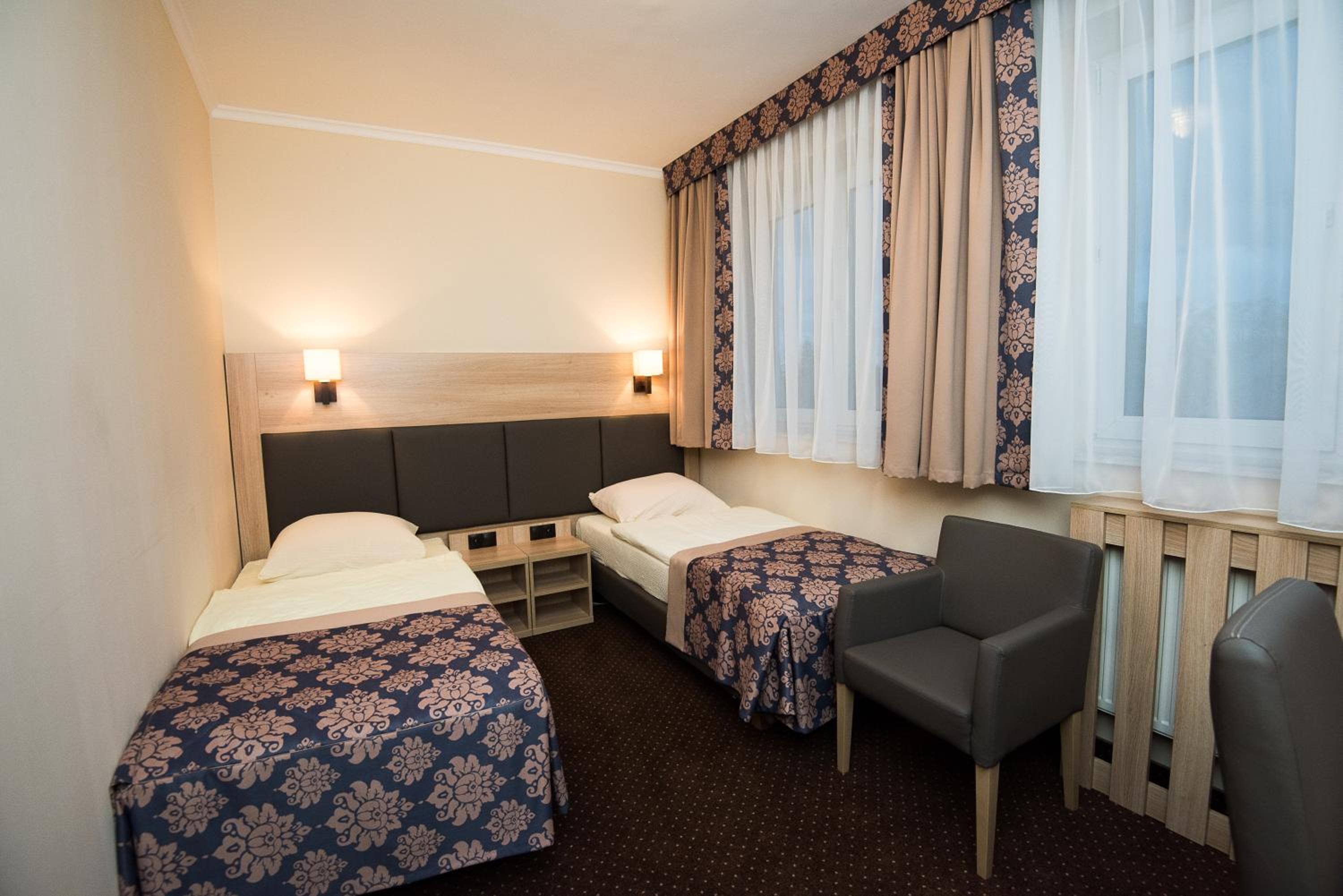 Twin Room - Photo 2