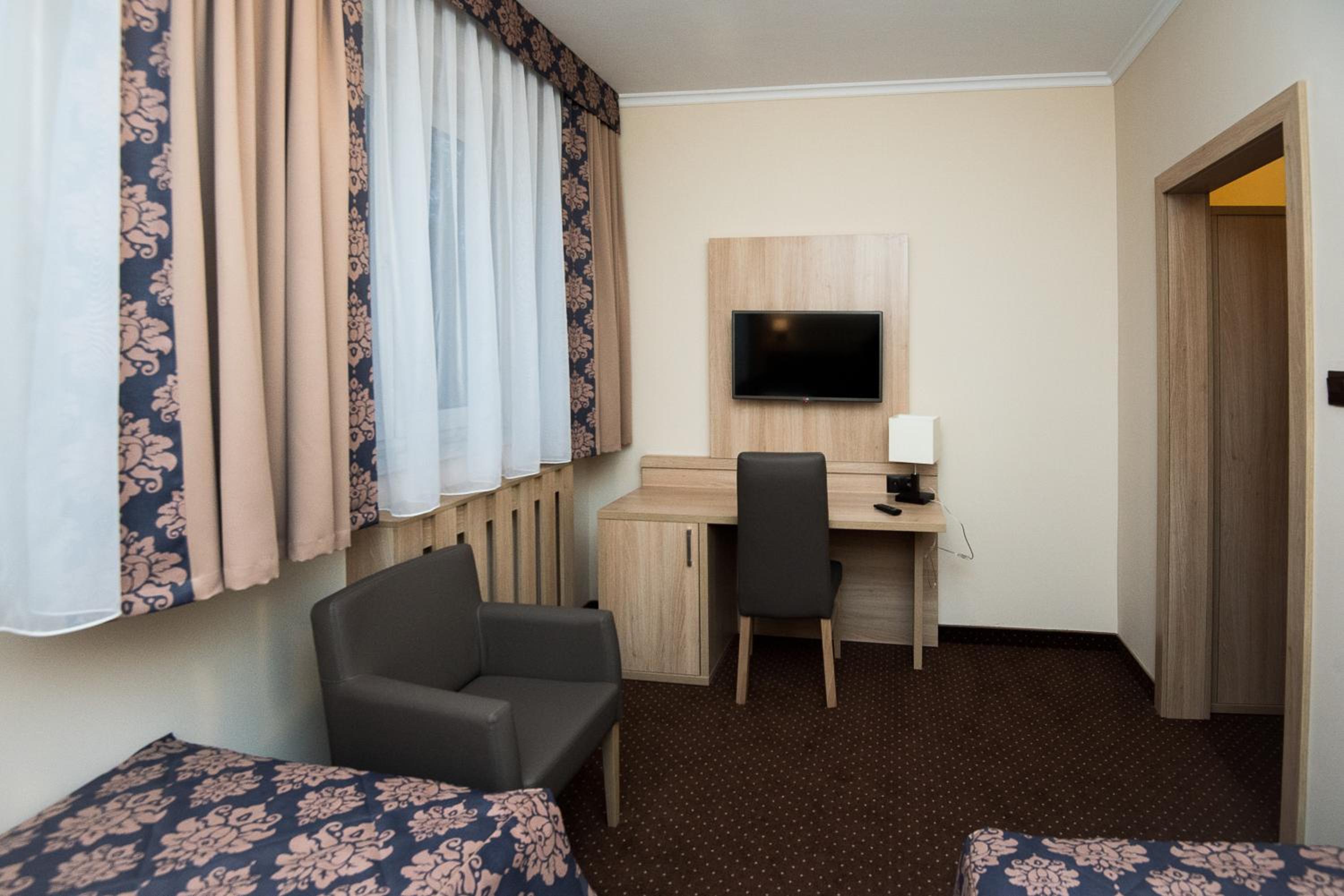Twin Room - Photo 3