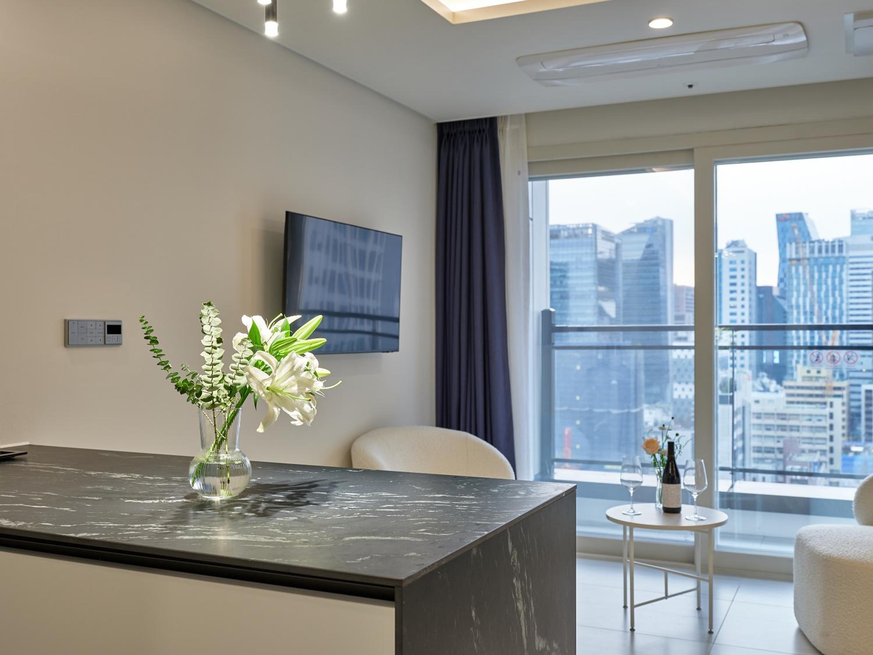 Premier Suite Twin - Photo 2
