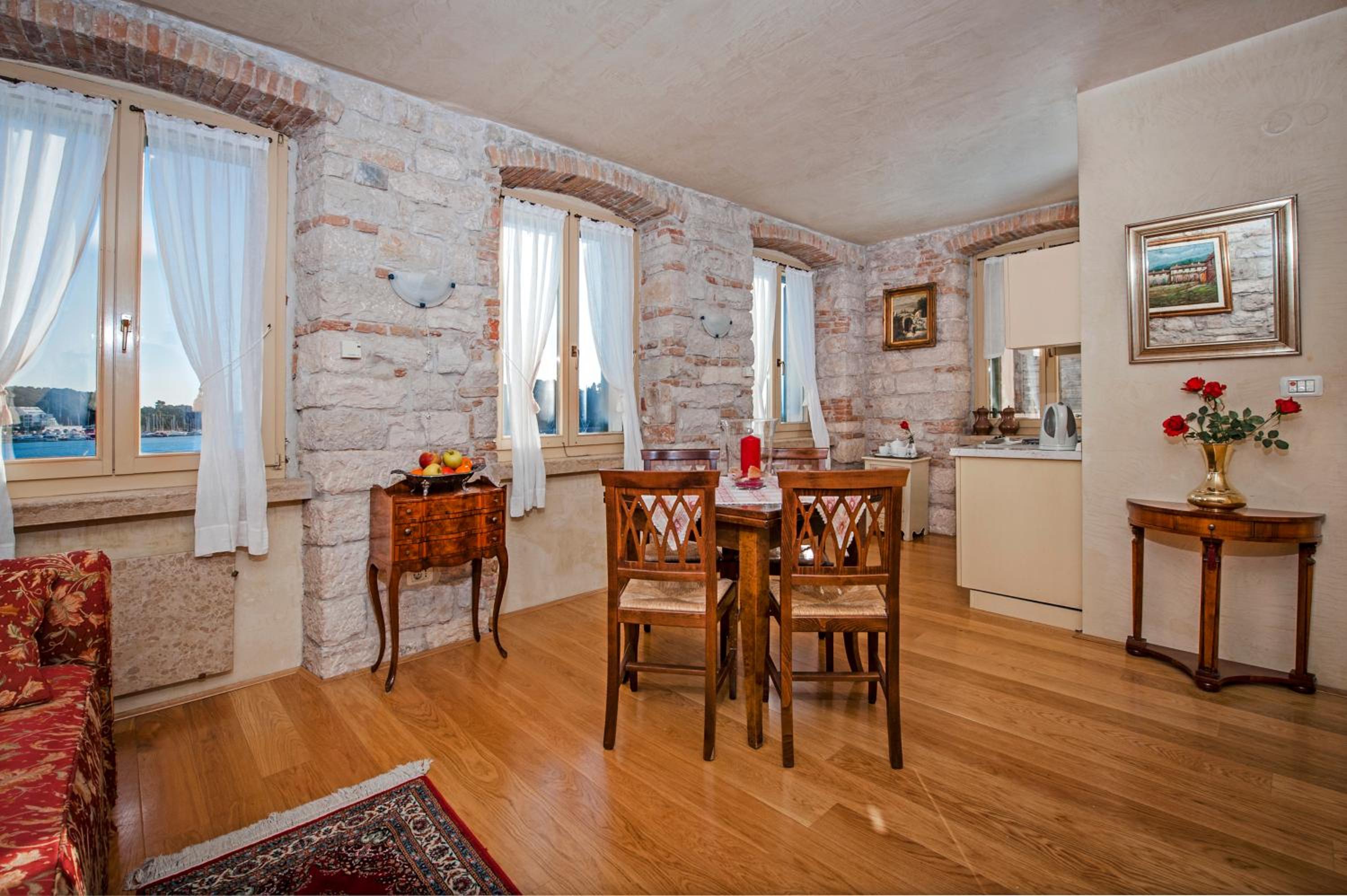 One-Bedroom Apartment with Sea View - Photo 13