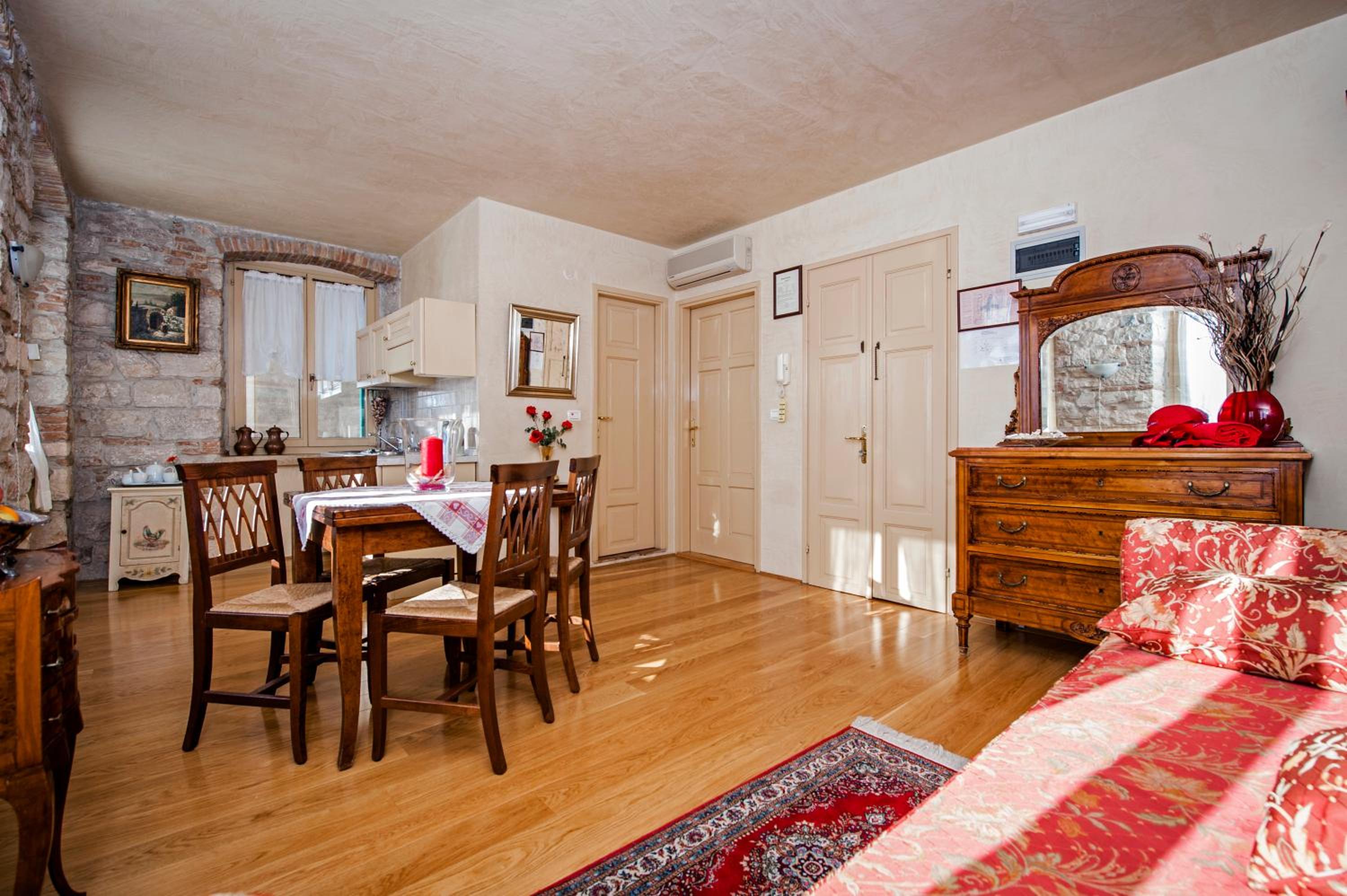 One-Bedroom Apartment with Sea View - Photo 8