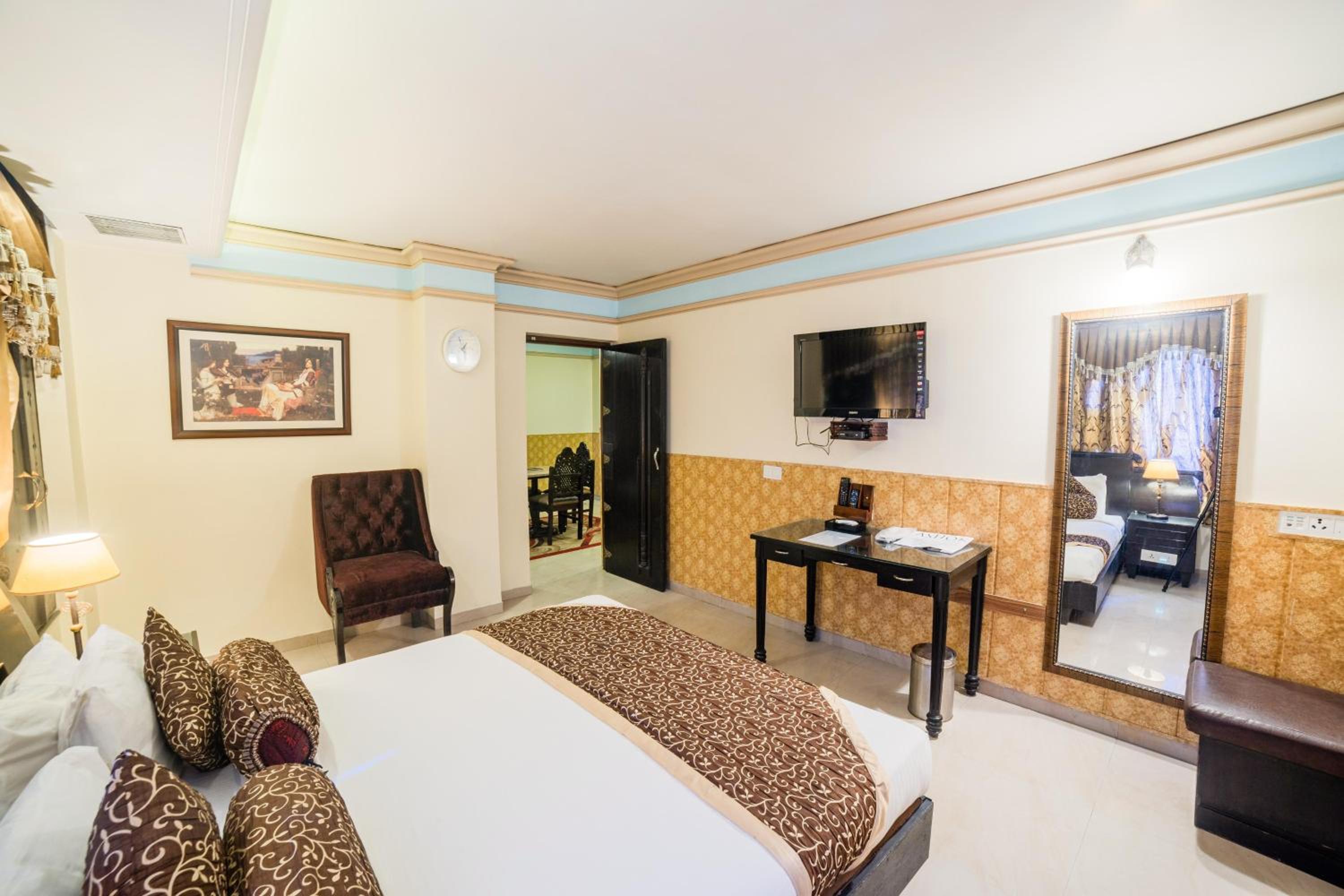 Queen Room photo 3