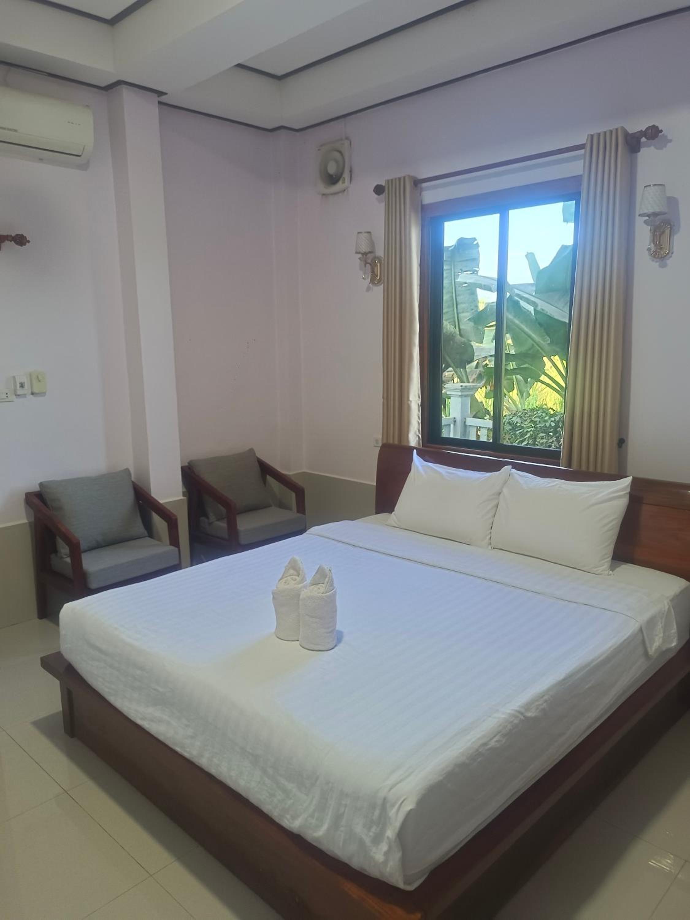 Queen Room with Garden View