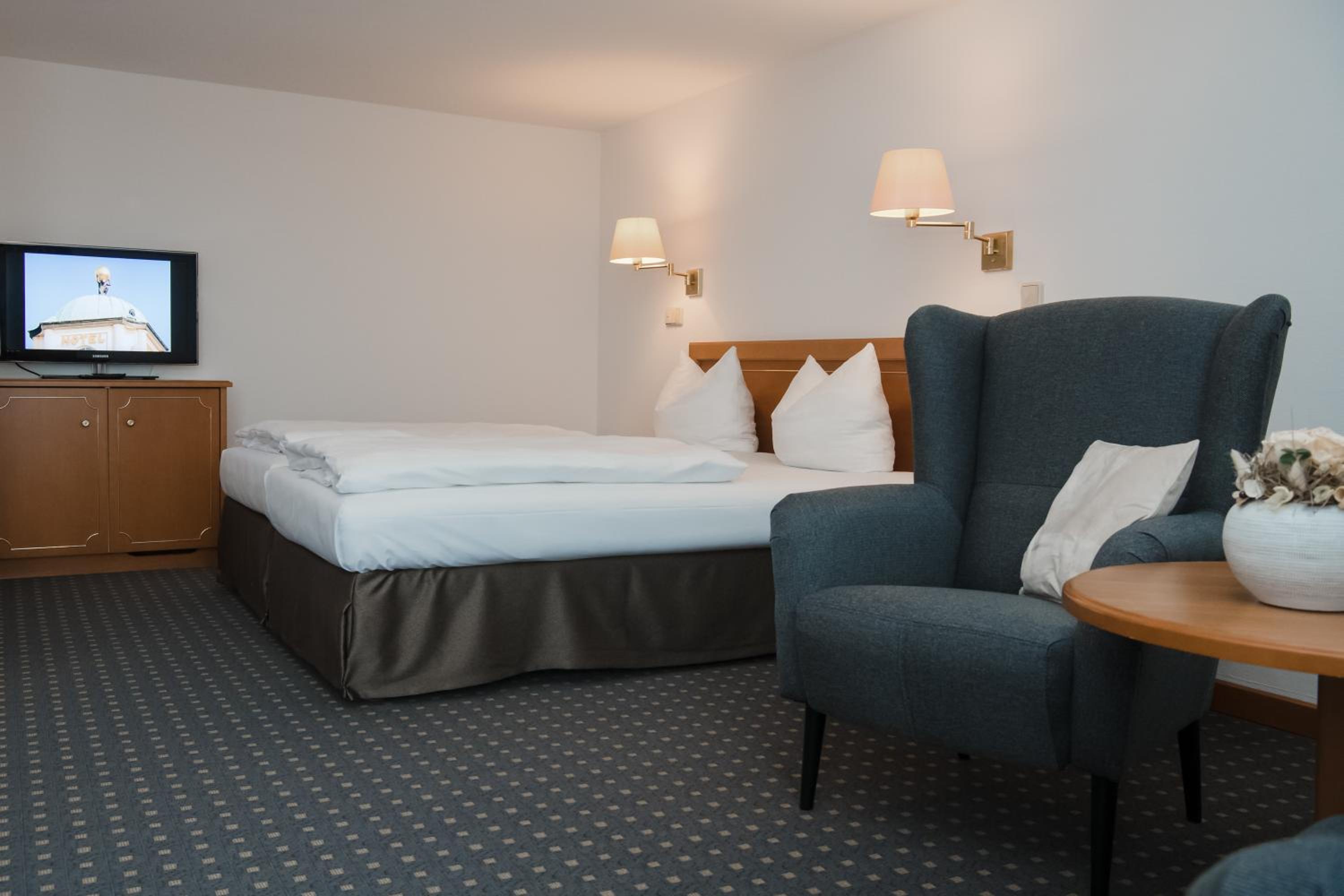 Deluxe Double Room with Bath photo 2
