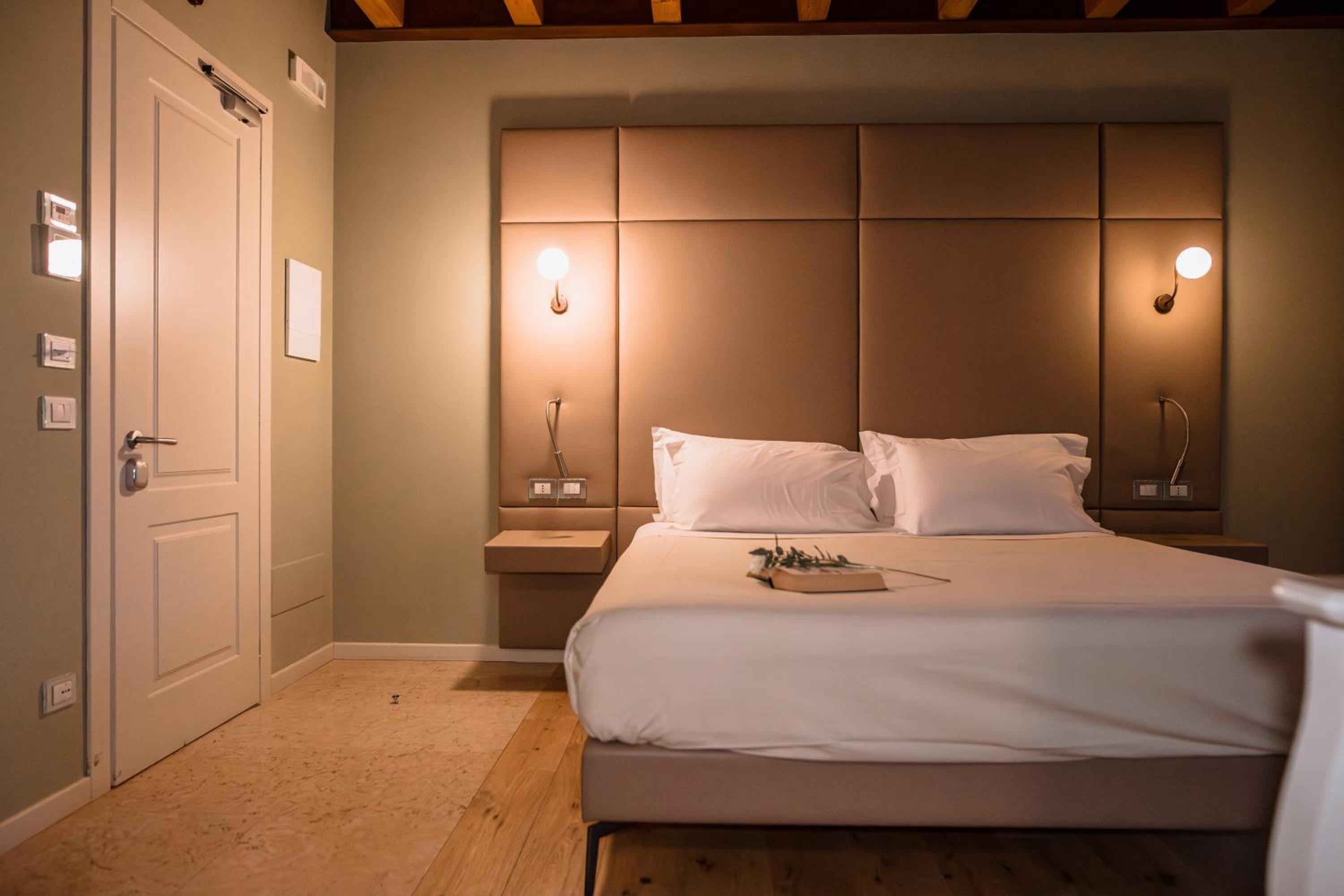 Superior Double Room - Photo 8