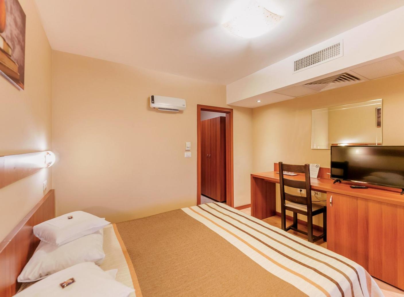 Quadruple Room - Photo 2