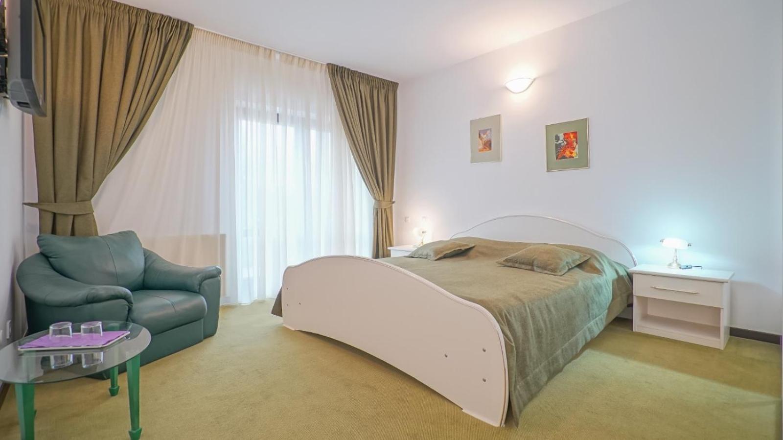 Deluxe Queen Room