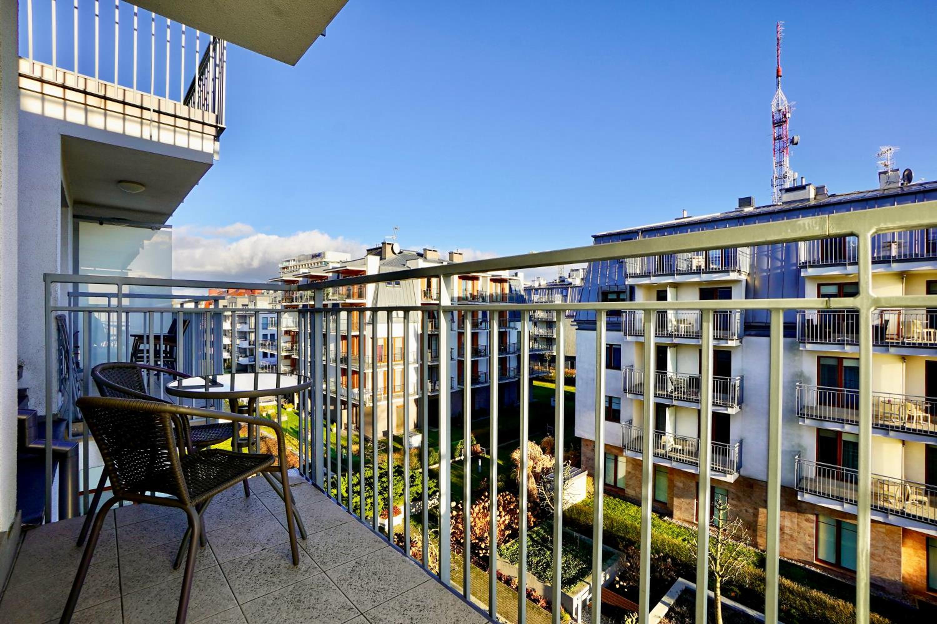 Studio Apartment with Balcony photo 3