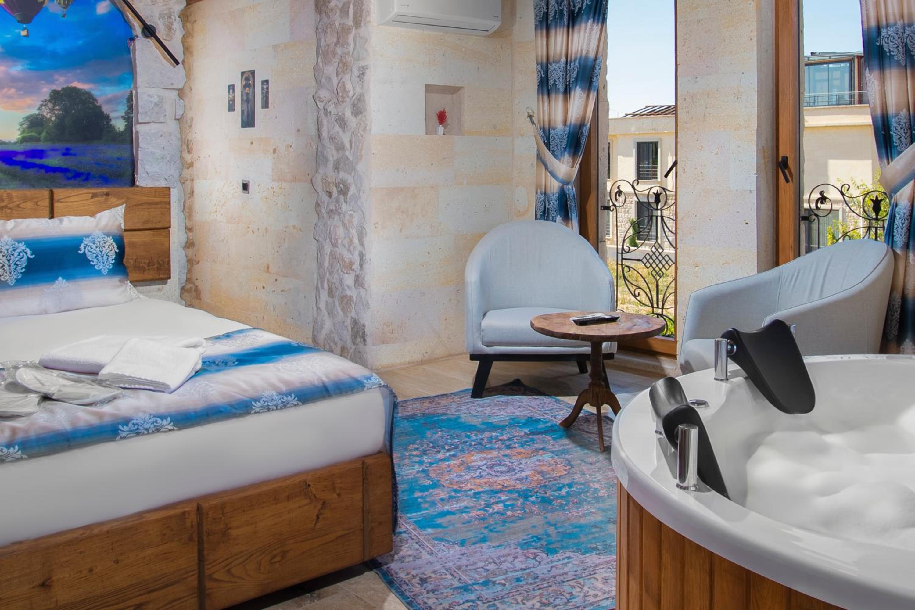 King Suite with Spa Bath photo 2