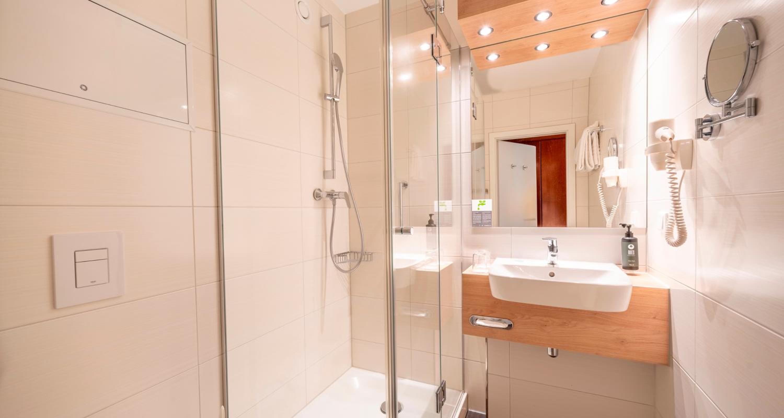 Double Room - Photo 7