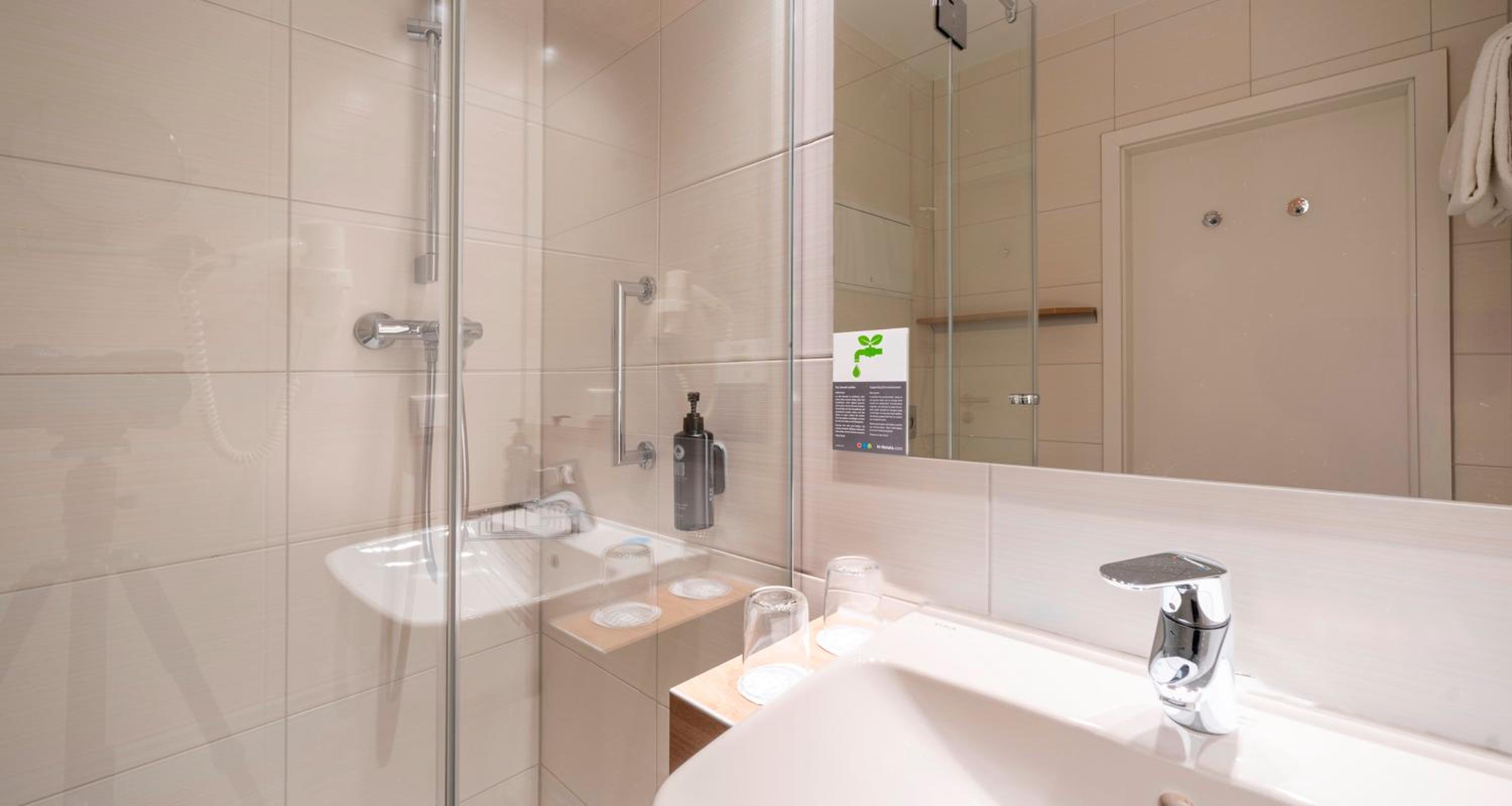 Double Room - Photo 8
