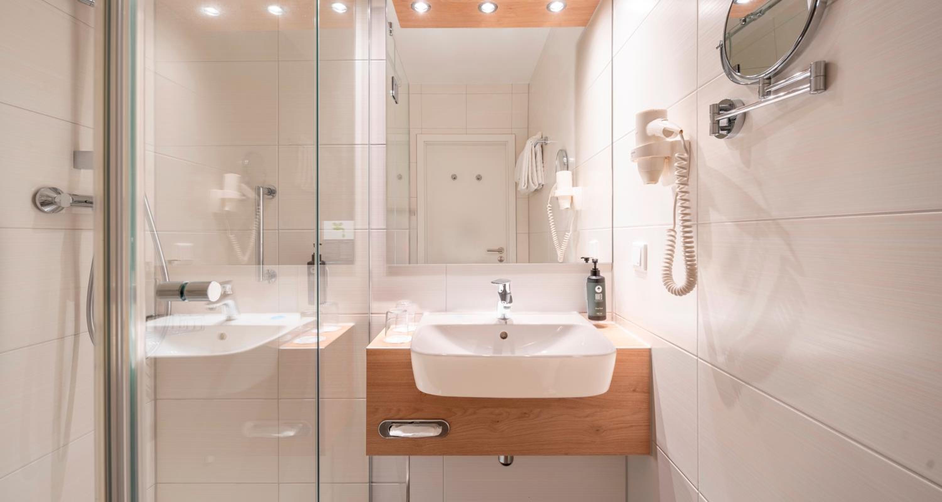 Double Room - Photo 9