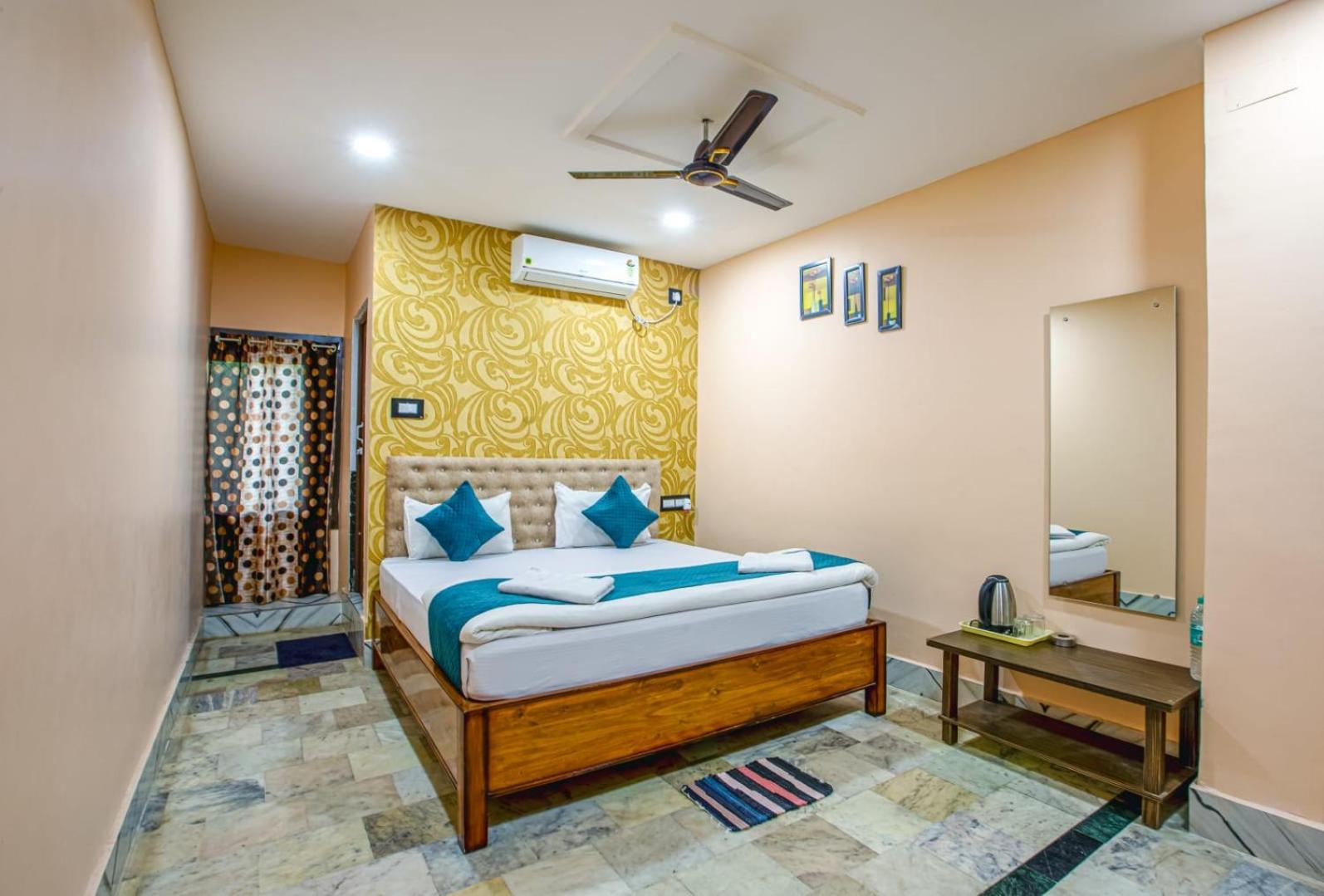 Standard Twin Room with Shared Bathroom photo 2