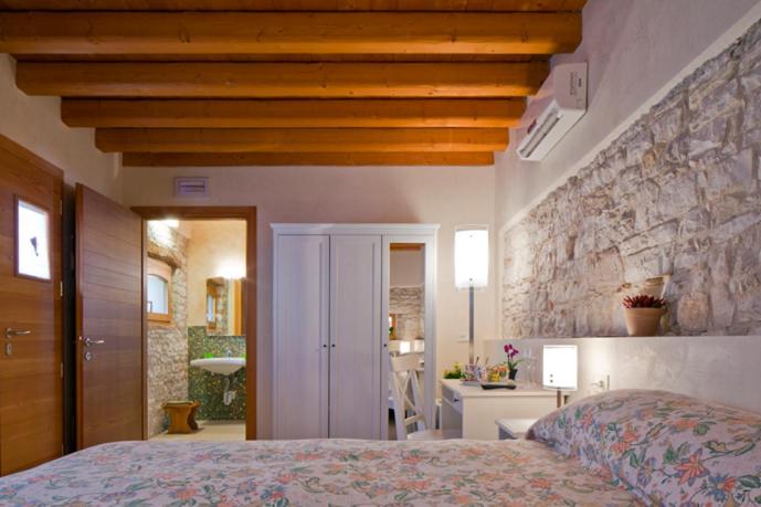 Deluxe Double or Twin Room - Photo 5