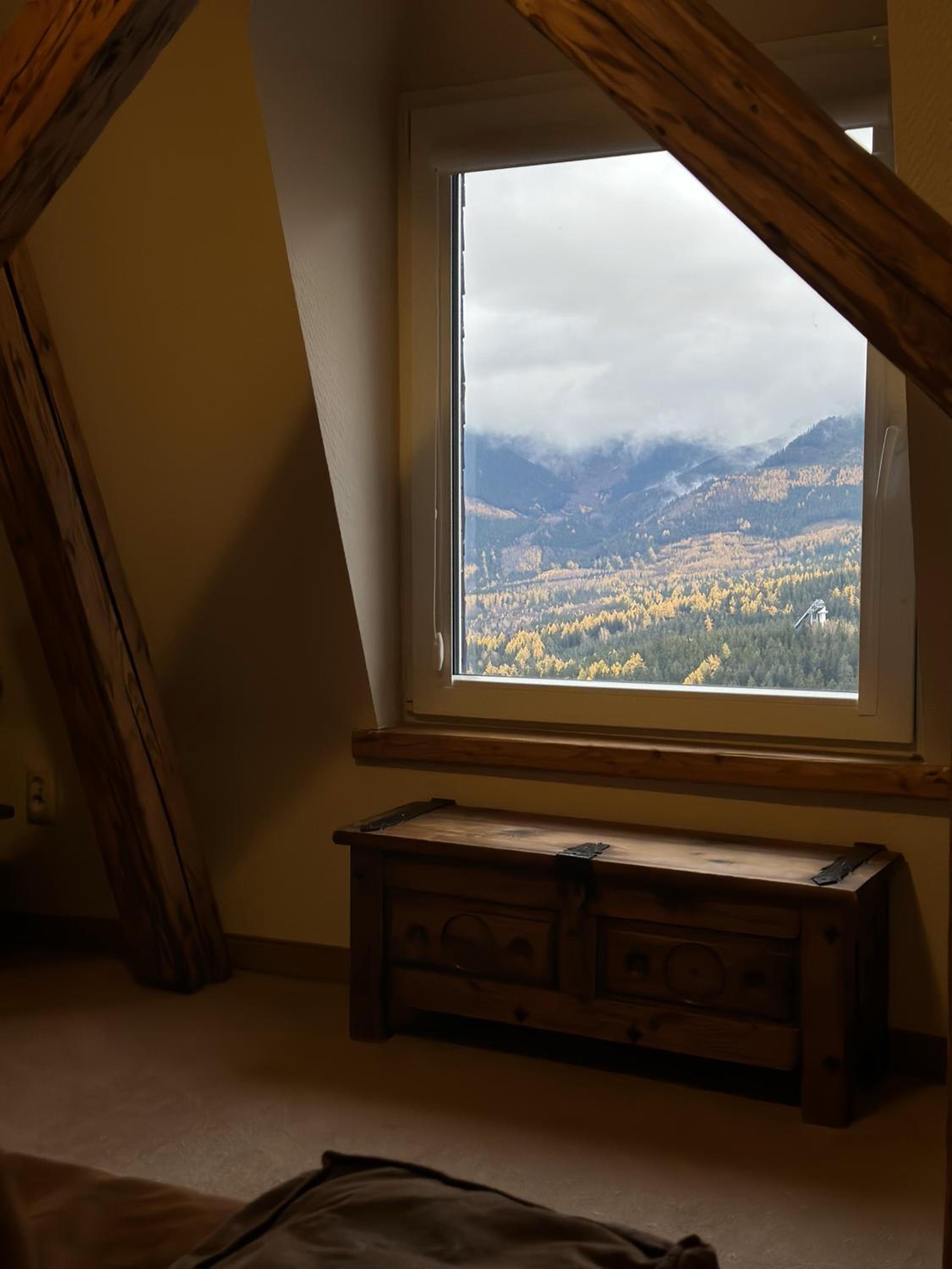Apartment with Mountain View - Photo 5
