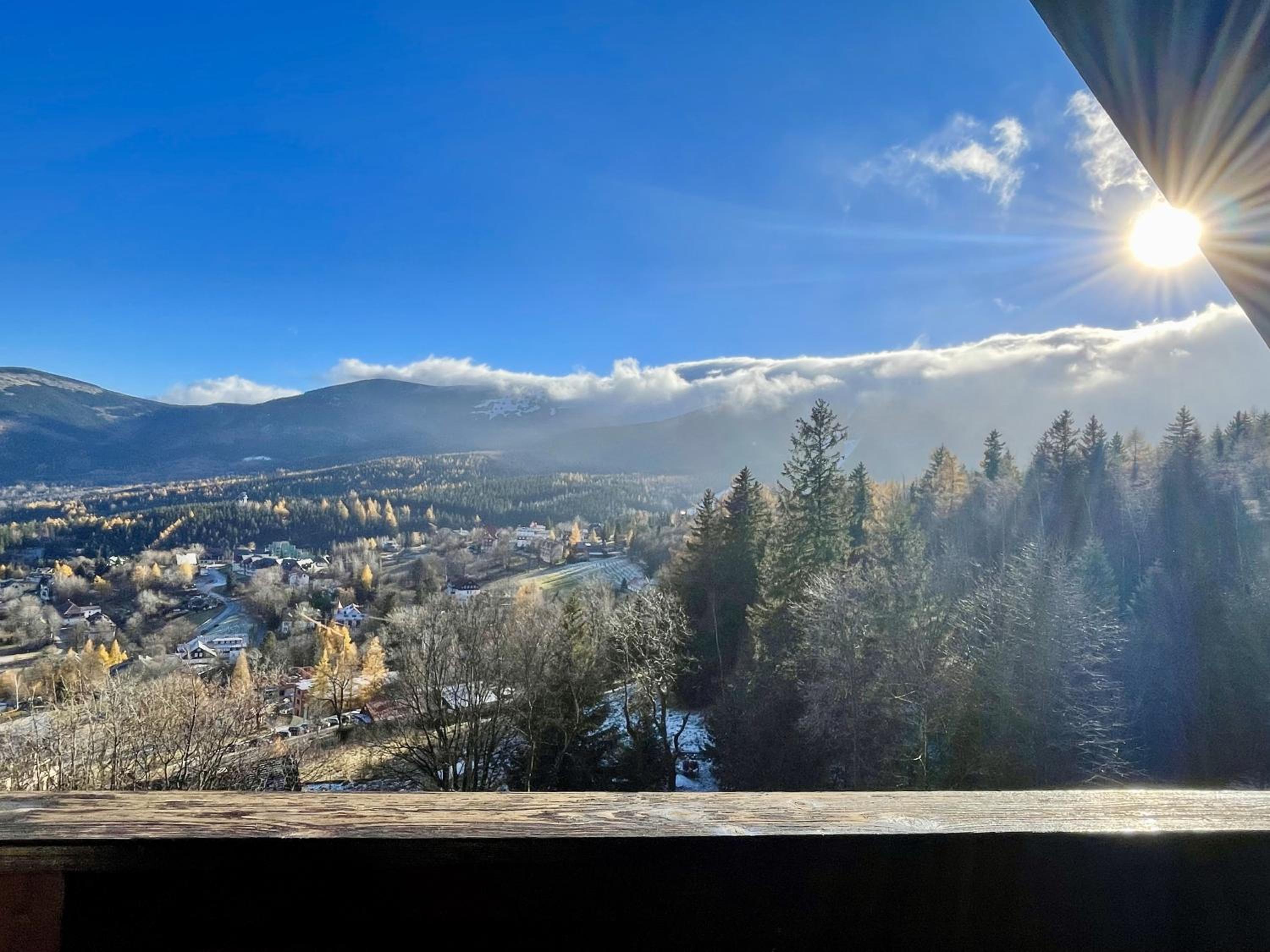 Apartment with Mountain View - Photo 3