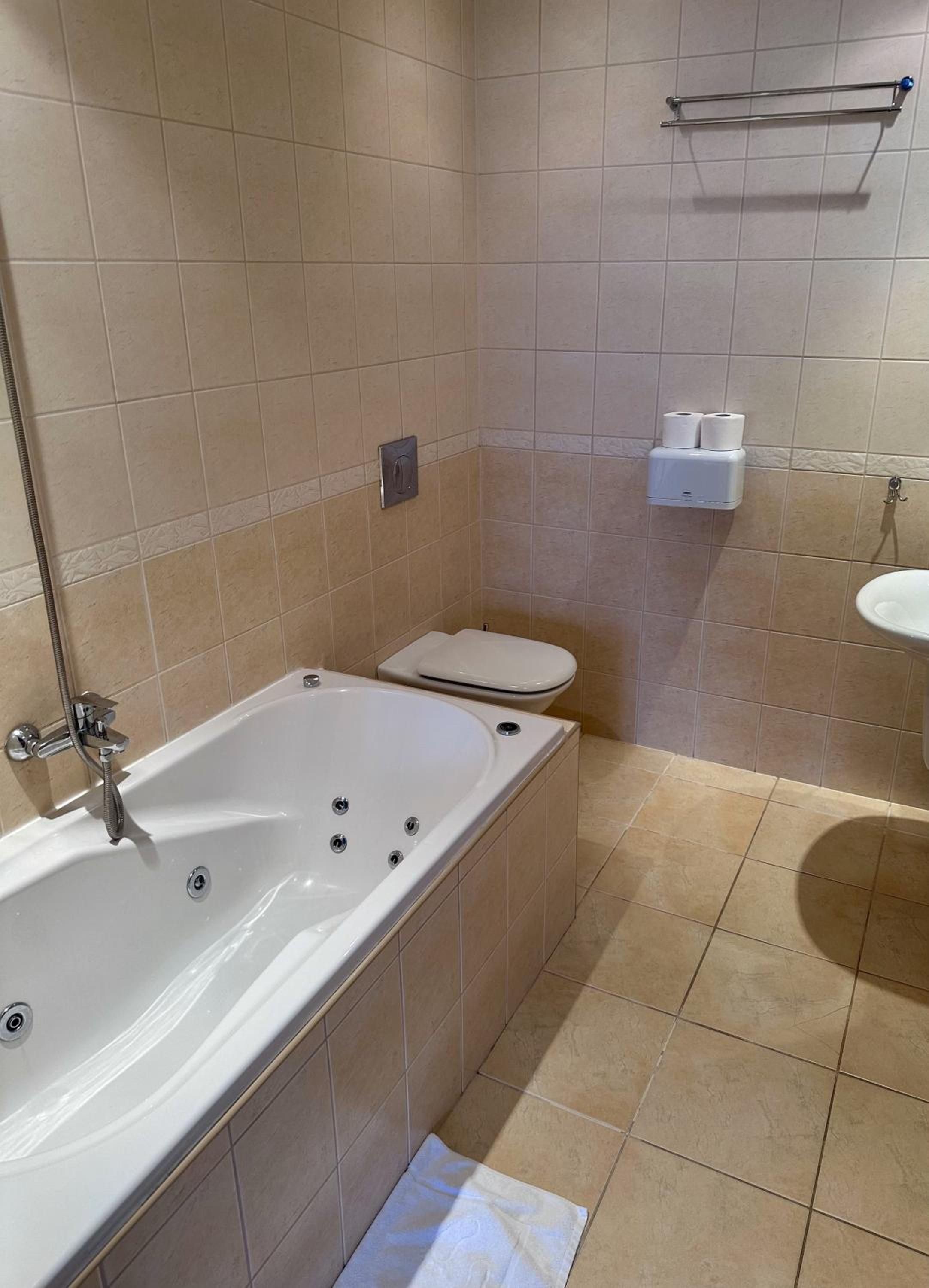 Double Room - Photo 2