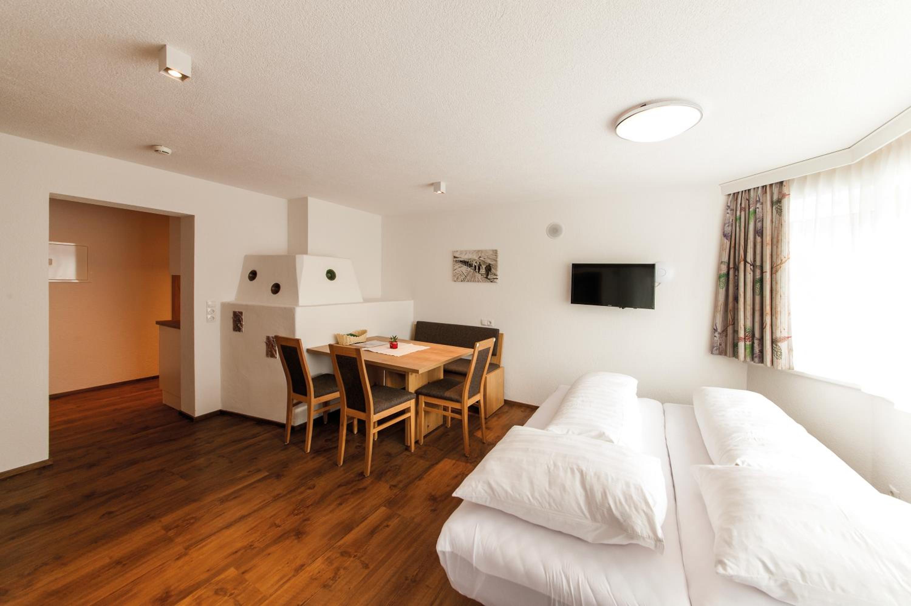 Superior One-Bedroom Apartment with Balcony