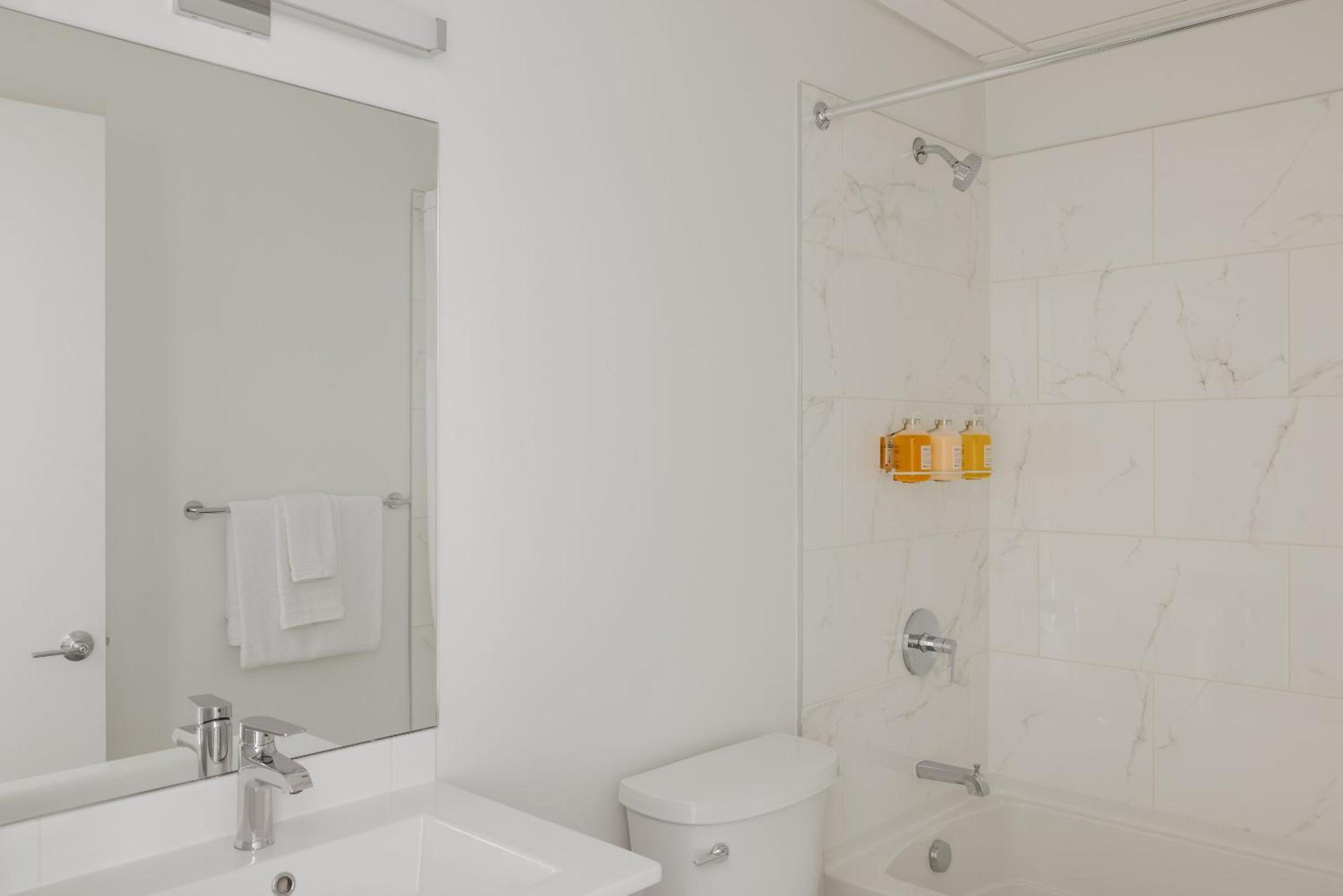 1 Queen Bed, 1-Bedroom Deluxe Mobility Access Apartment, Roll-In Shower, NSMK photo 1