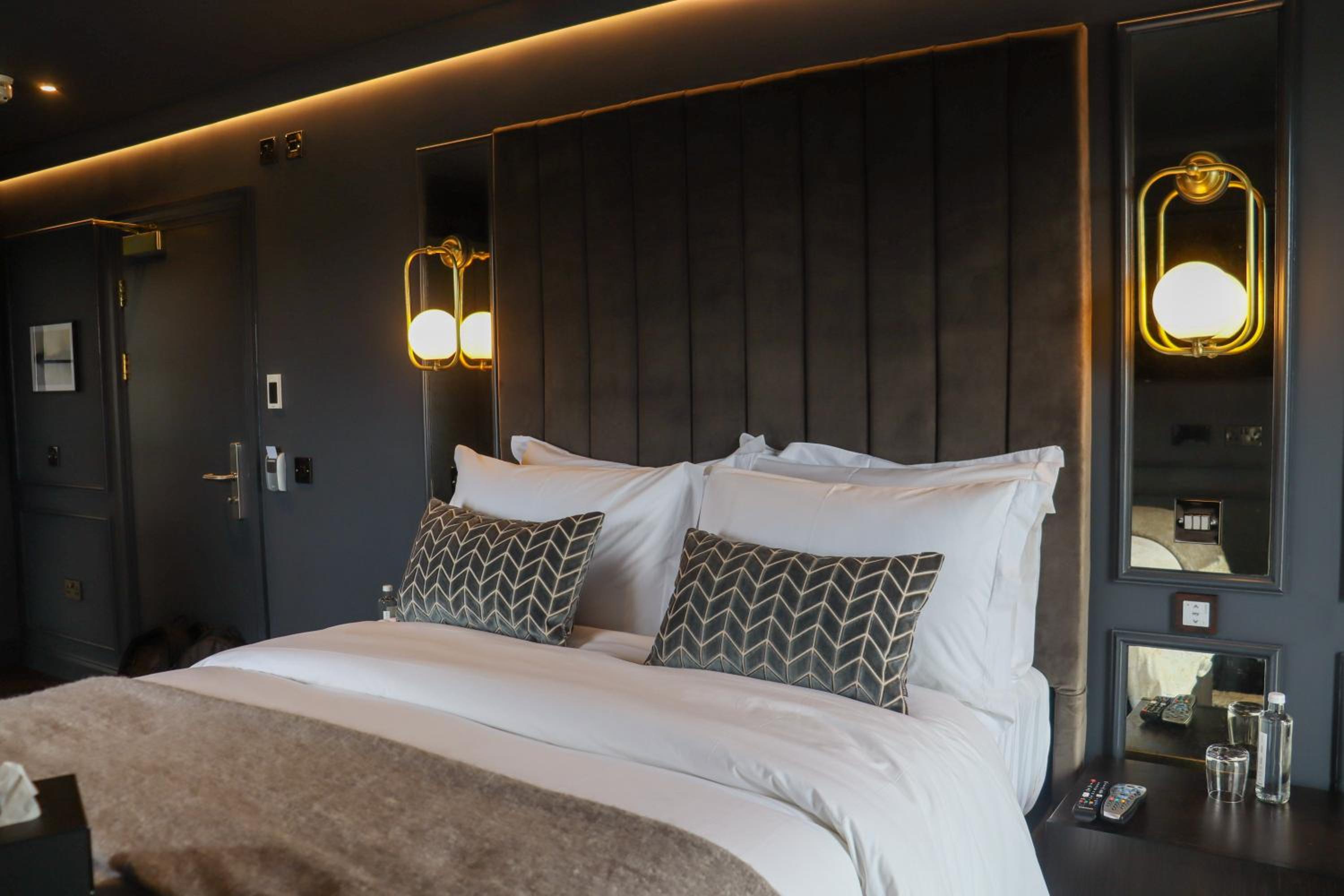 Superior King Room - Photo 3