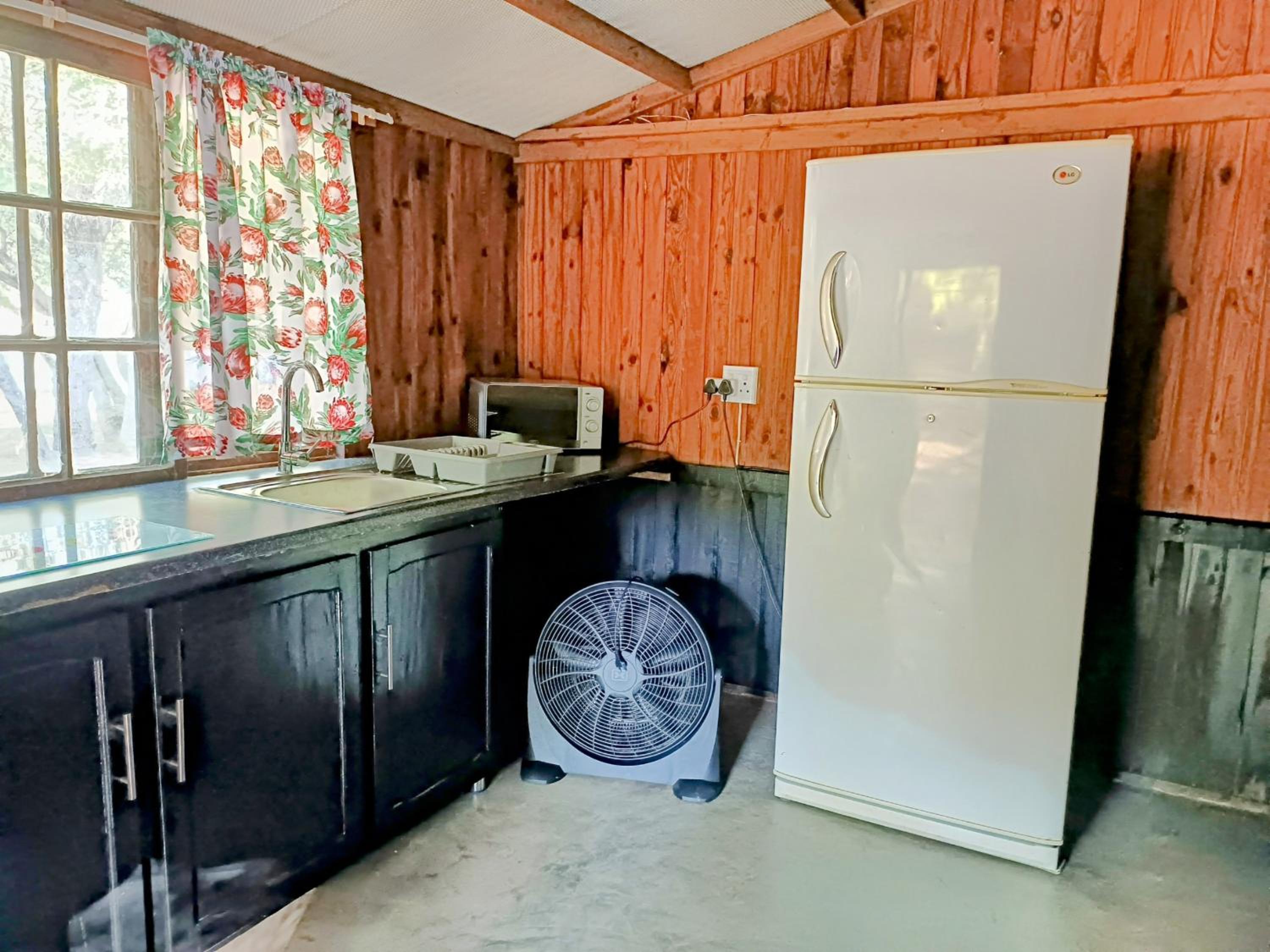 Family Room with Shared Bathroom photo 2