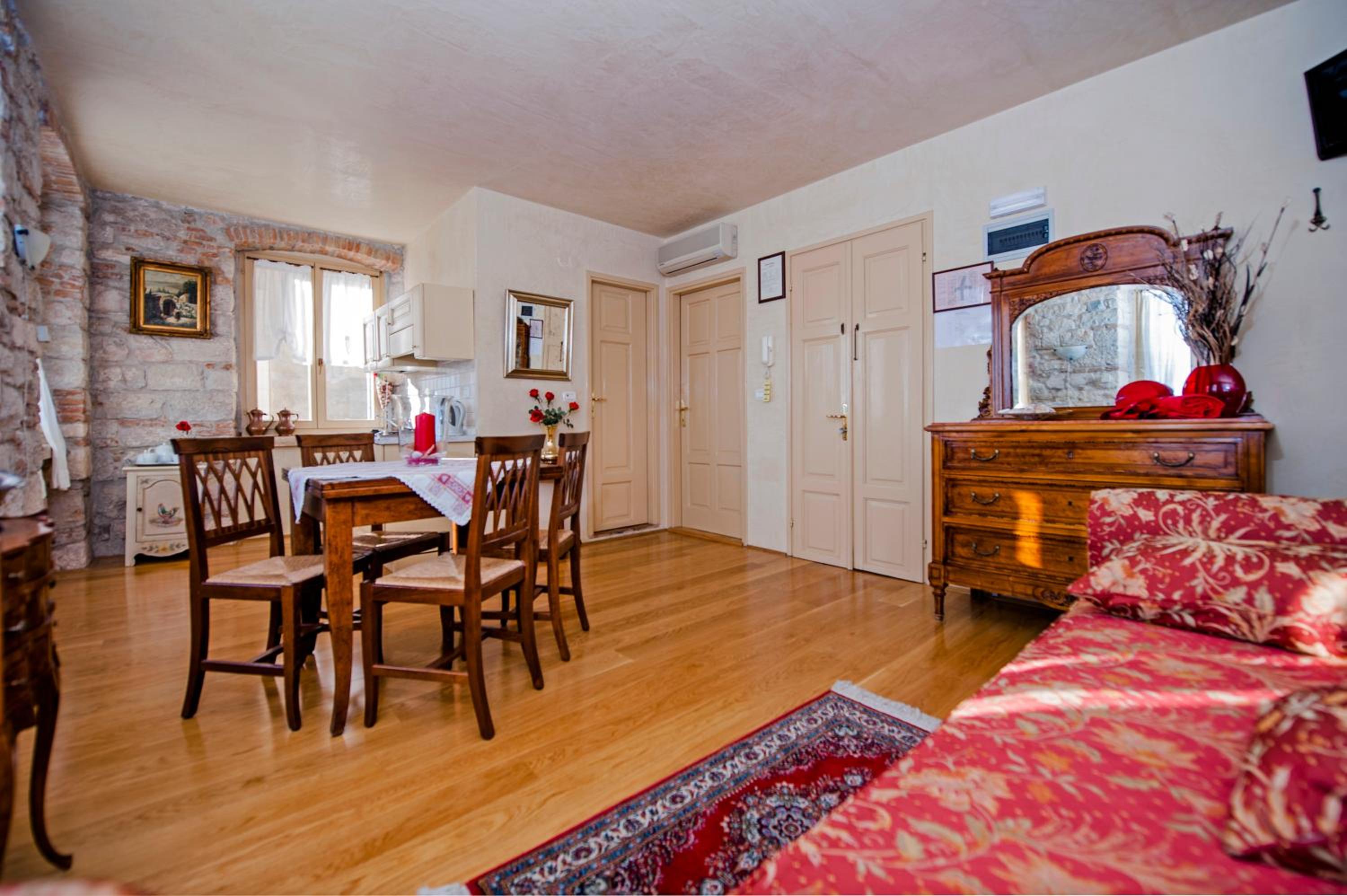 One-Bedroom Apartment with Sea View - Photo 5