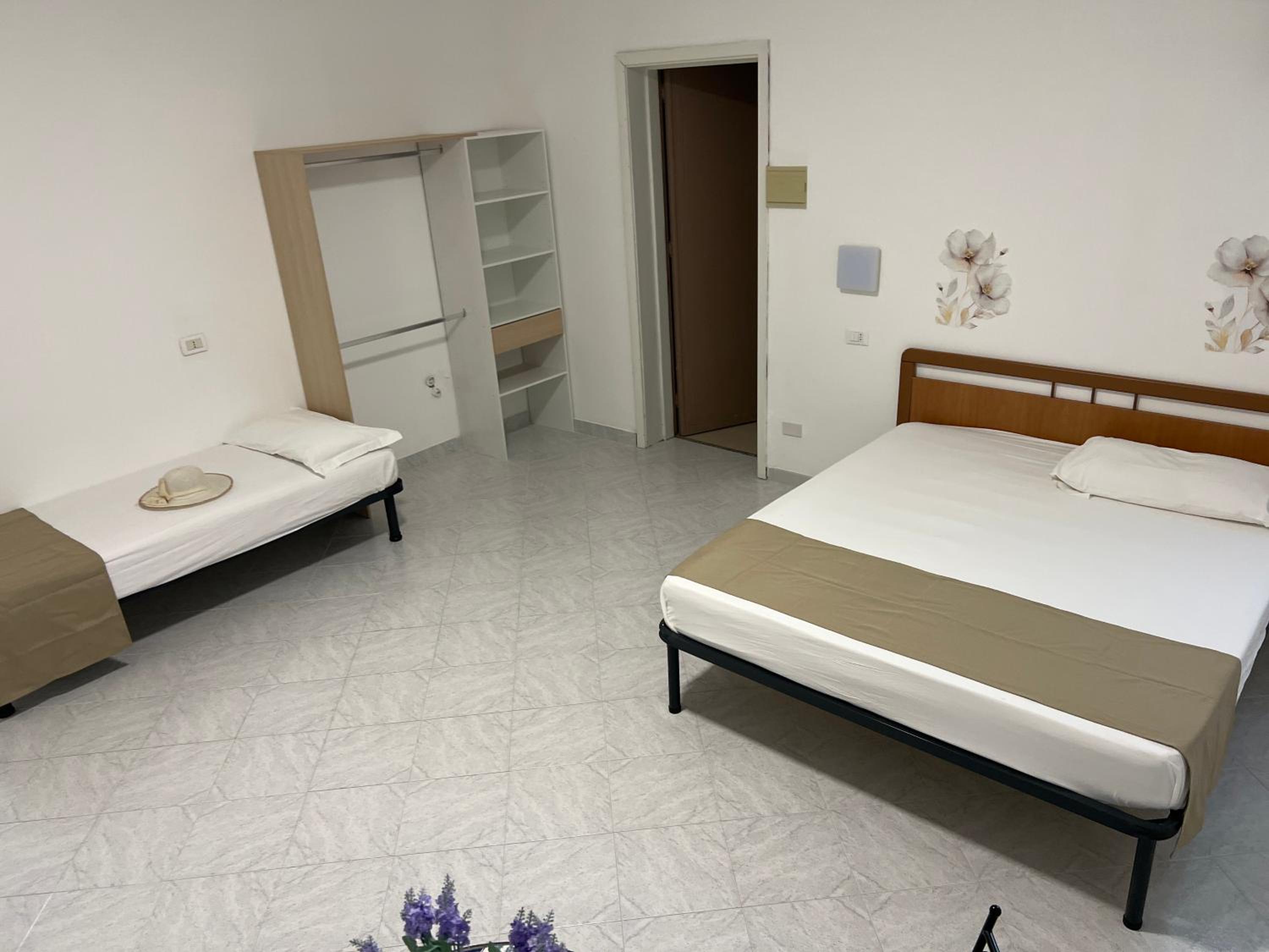 Comfort Triple Room with Shower - Photo 6
