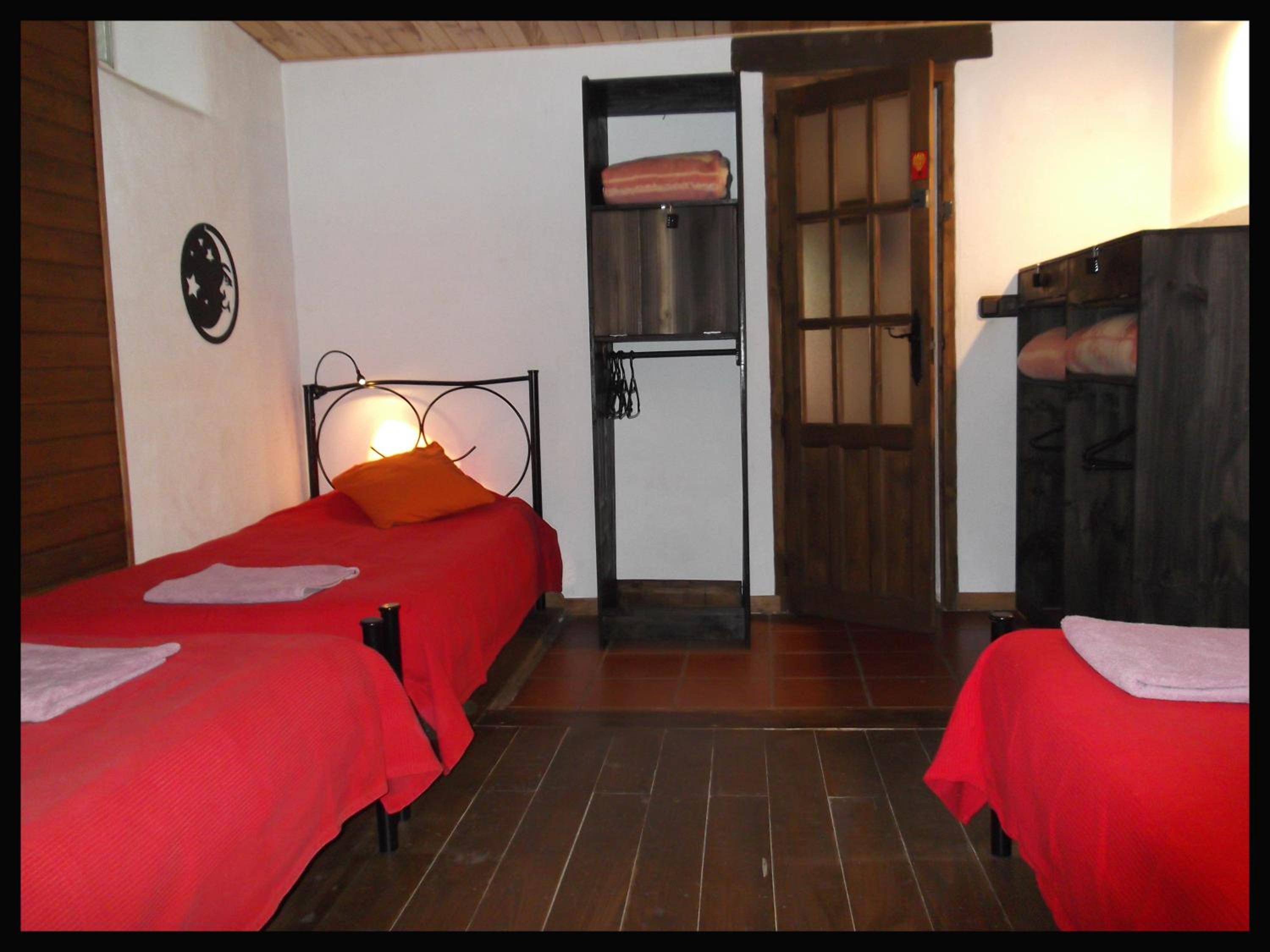 Bed in 4-Bed Male Dormitory Room photo 3