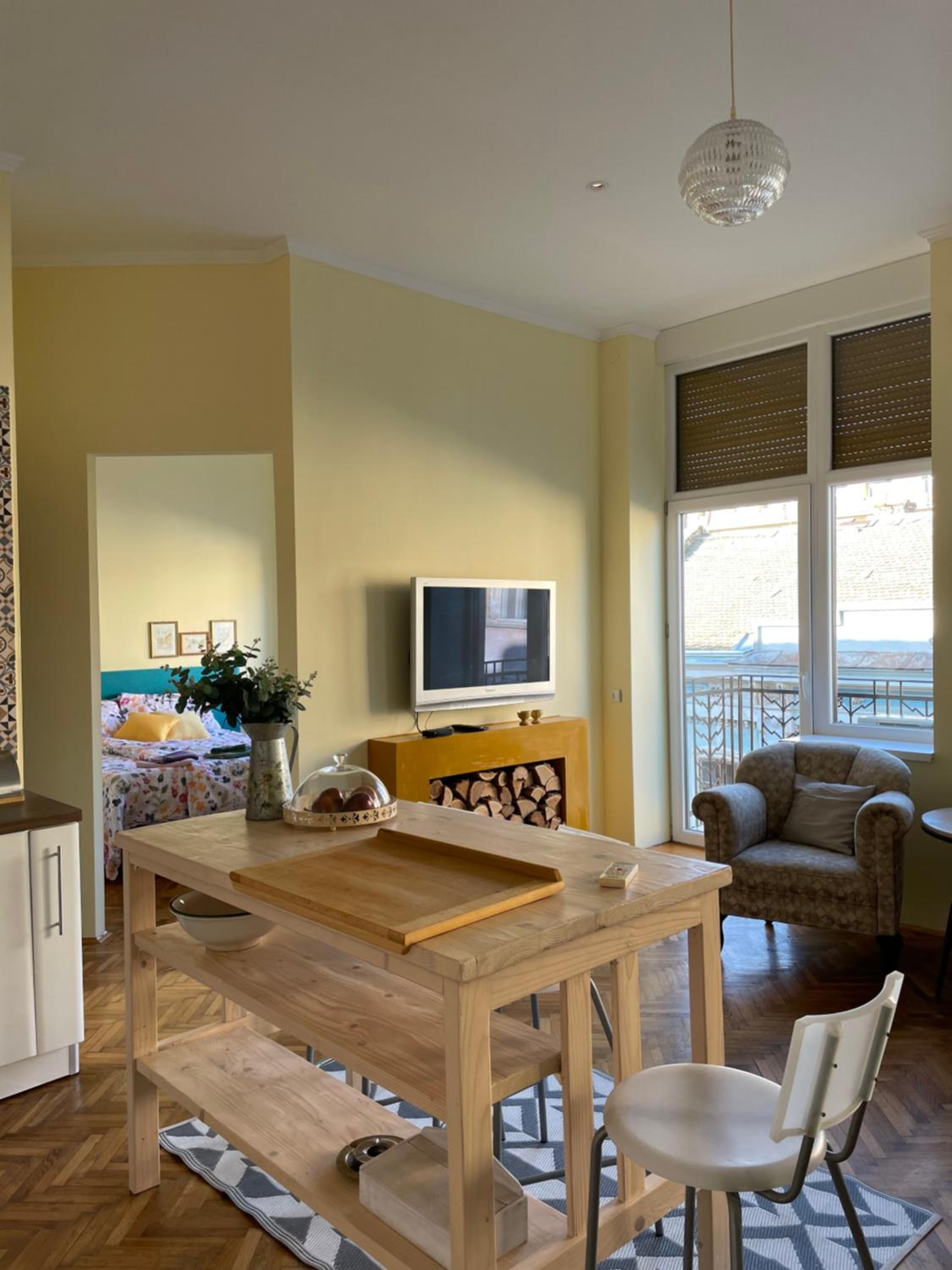 Apartment with Balcony photo 3