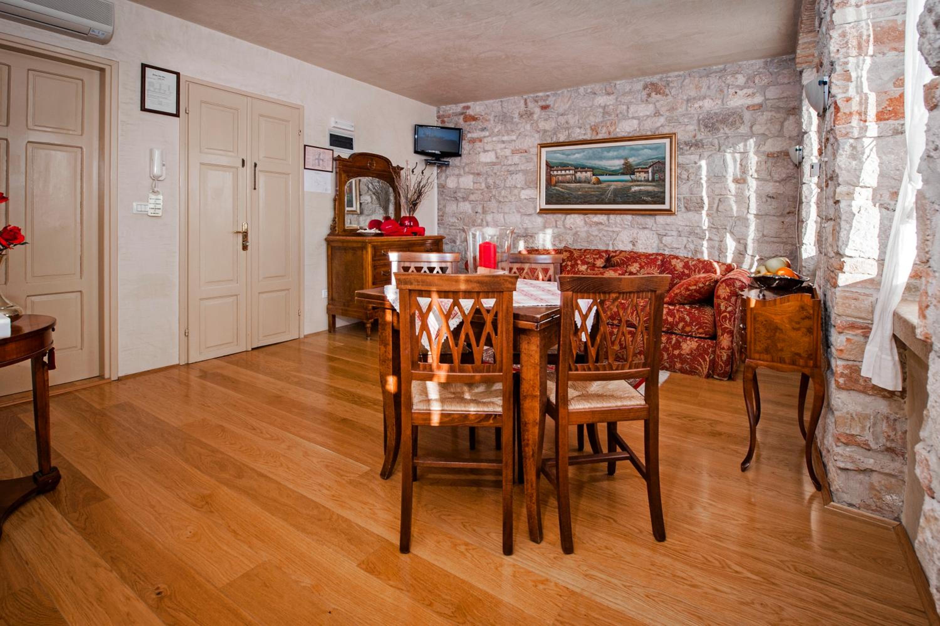 One-Bedroom Apartment with Sea View - Photo 4