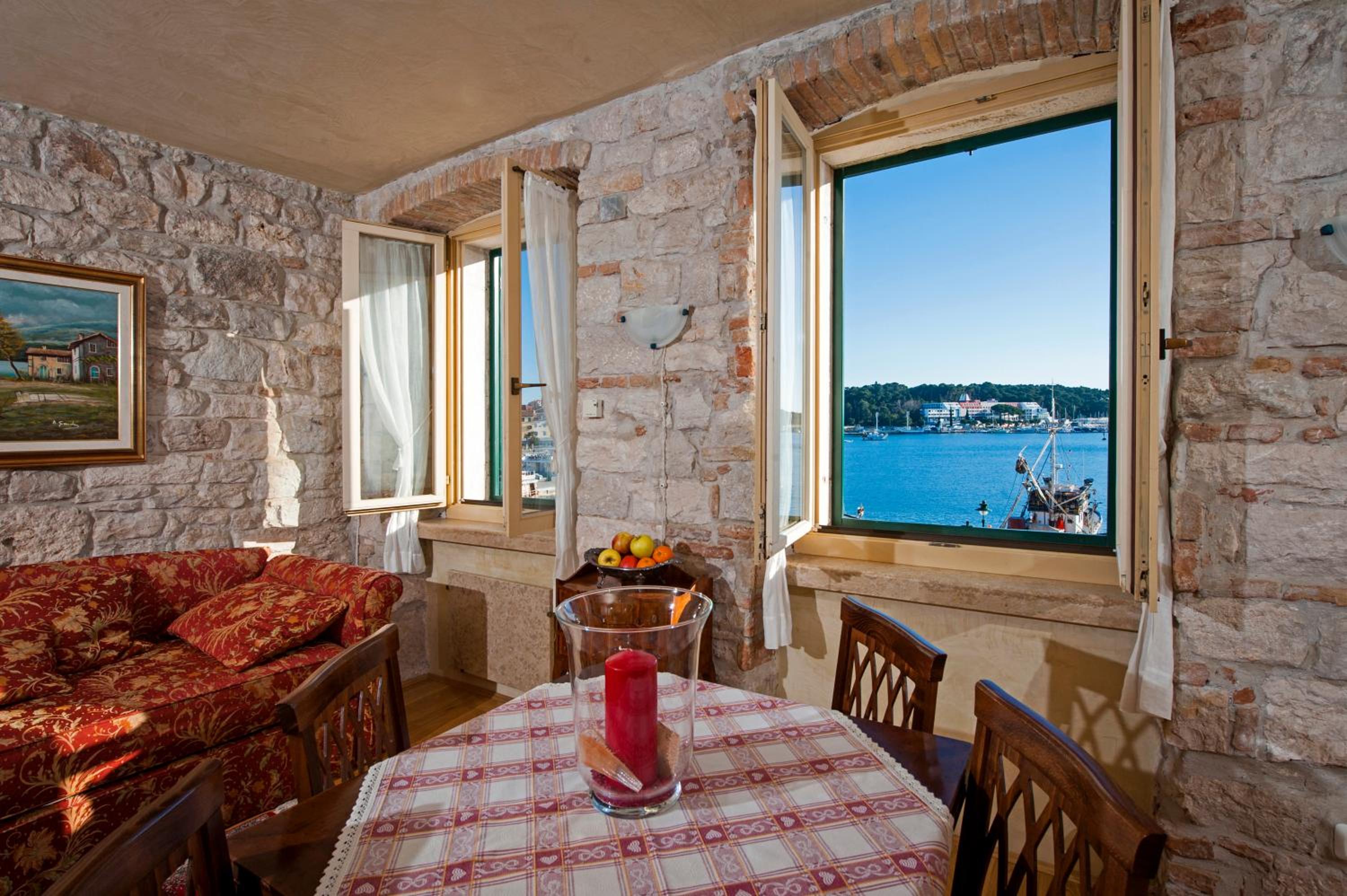One-Bedroom Apartment with Sea View - Photo 16