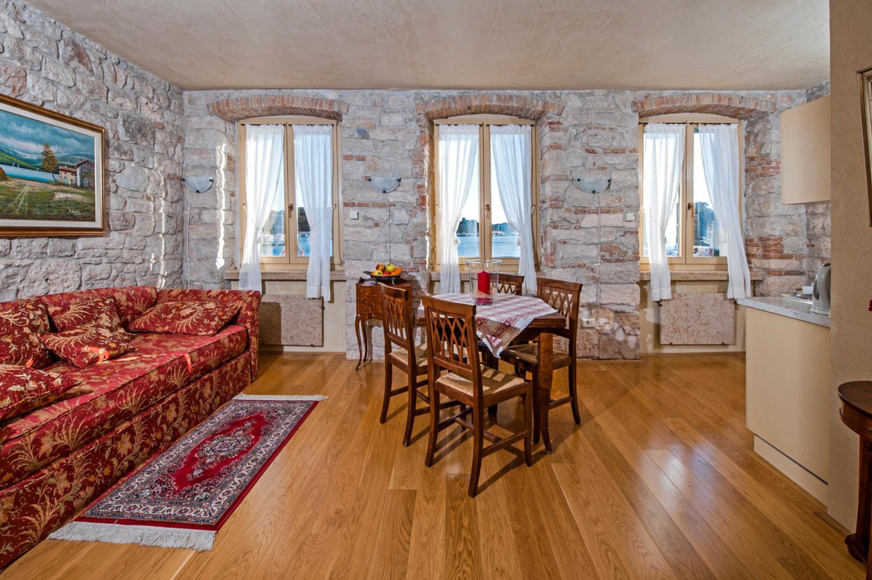 One-Bedroom Apartment with Sea View - Photo 1