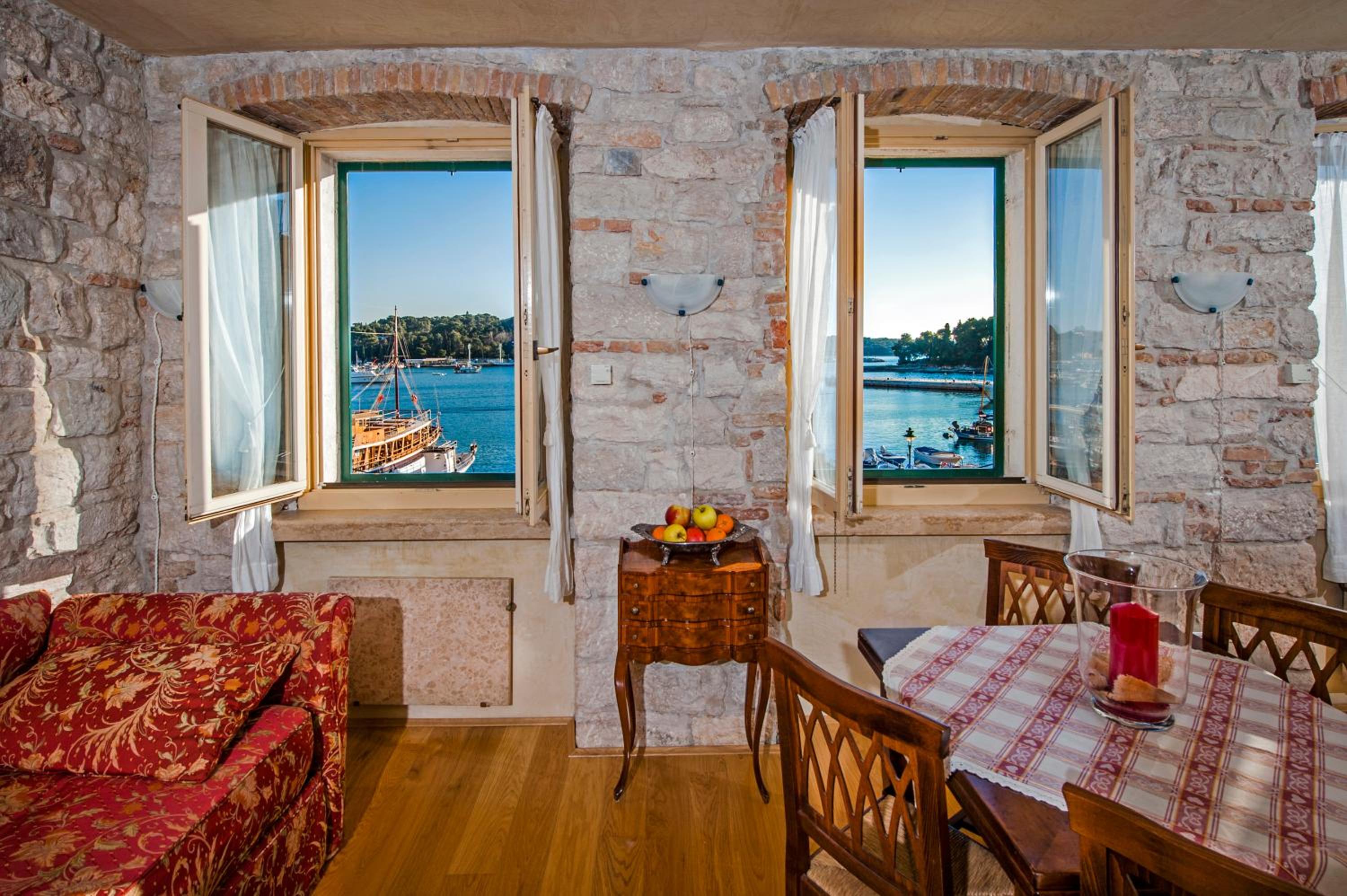 One-Bedroom Apartment with Sea View - Photo 15
