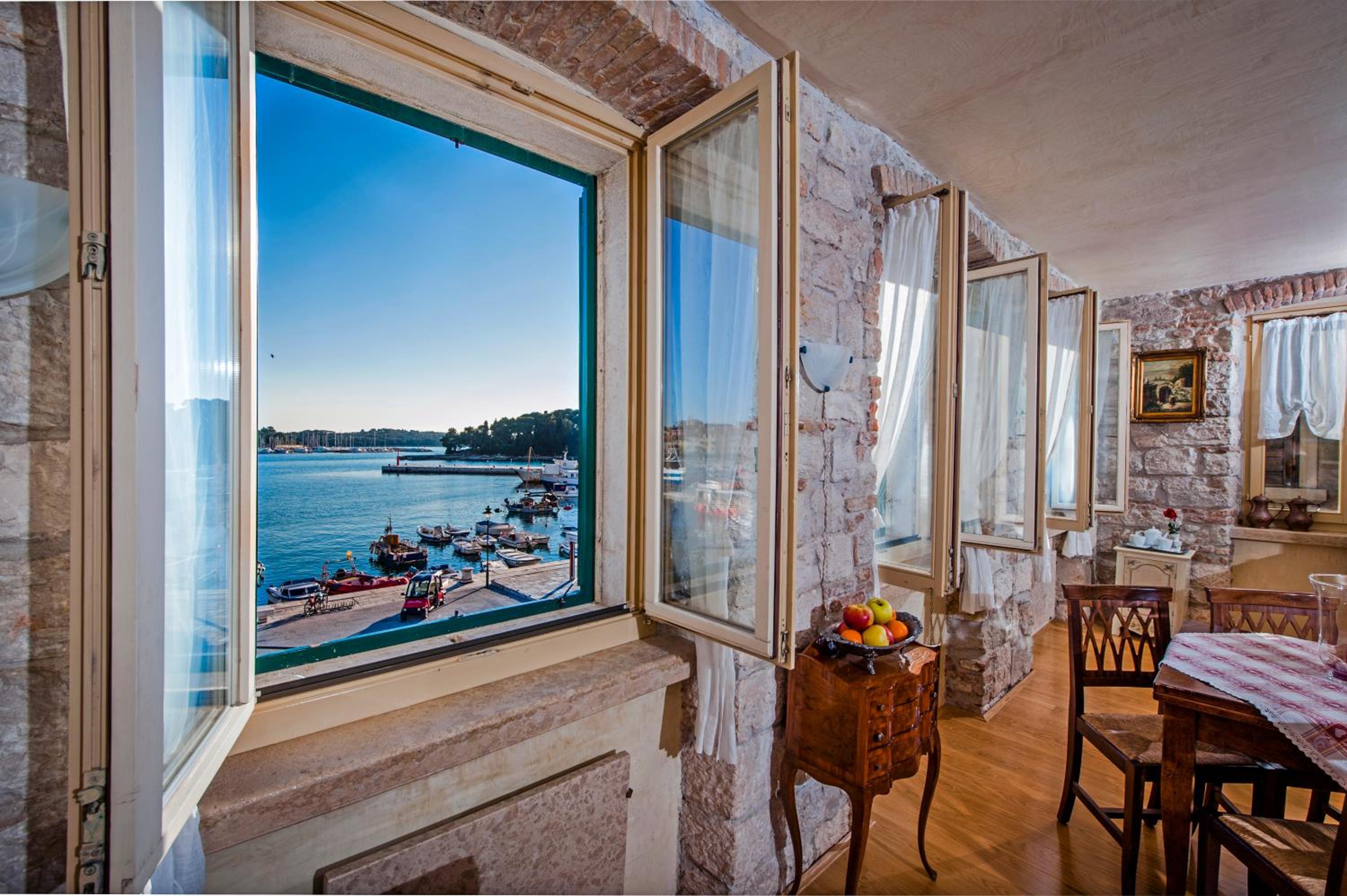 One-Bedroom Apartment with Sea View - Photo 12