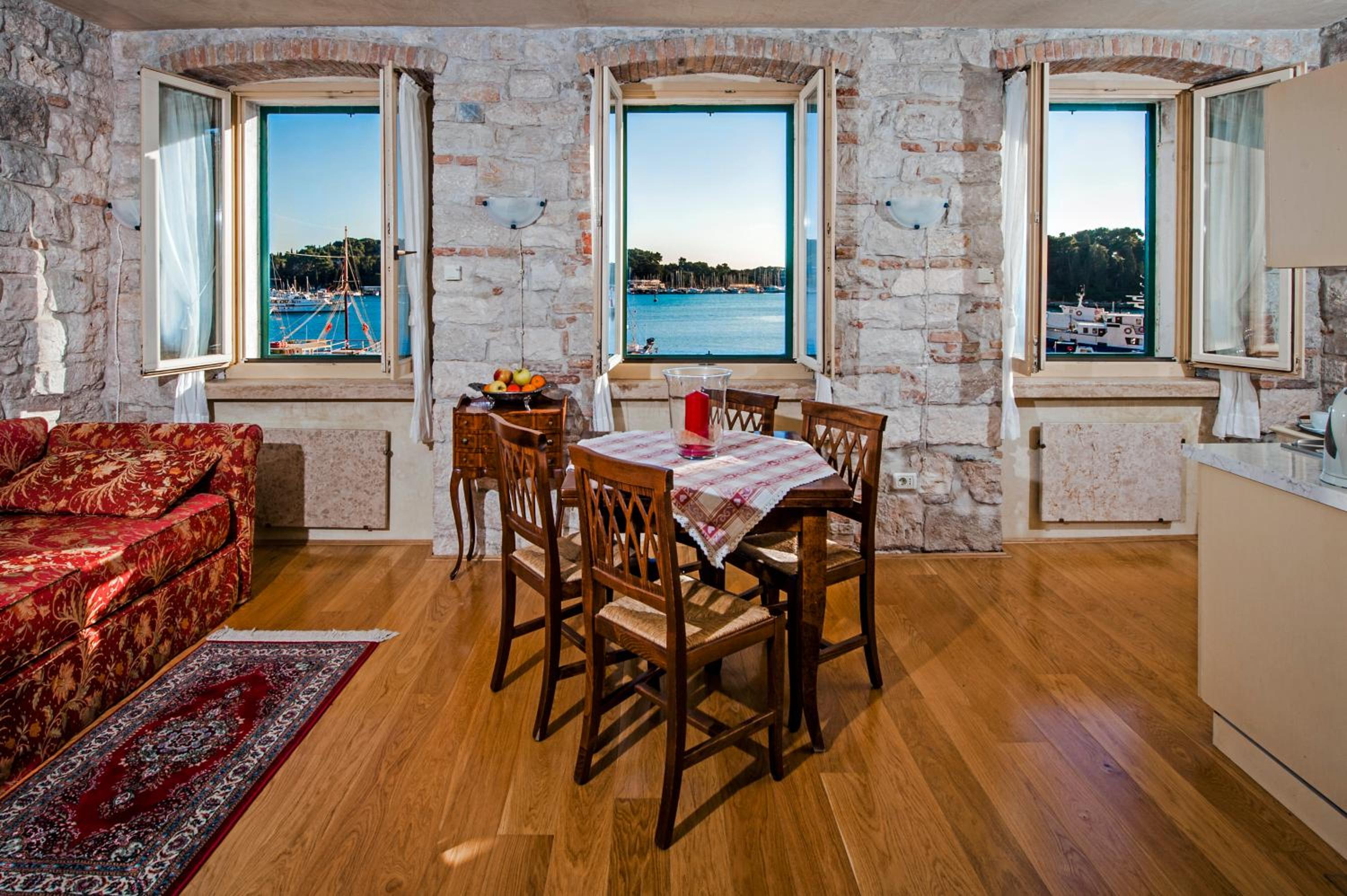 One-Bedroom Apartment with Sea View - Photo 14