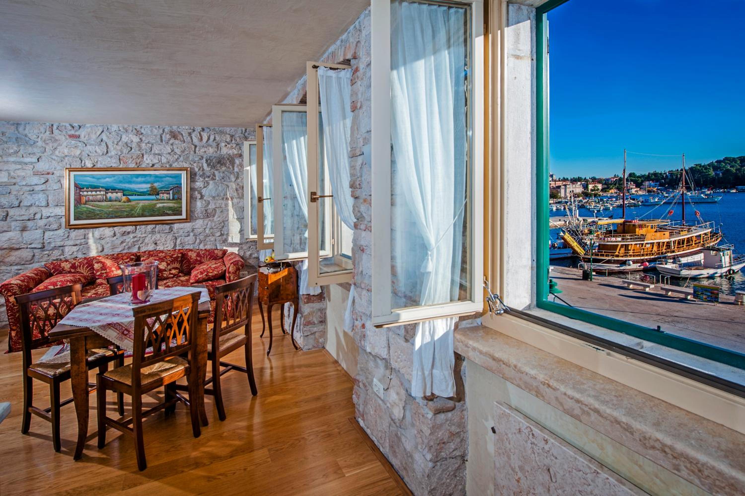 One-Bedroom Apartment with Sea View - Photo 9