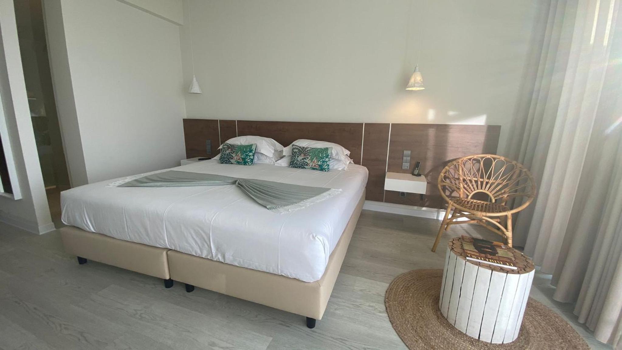 King Room with Pool View - Photo 2