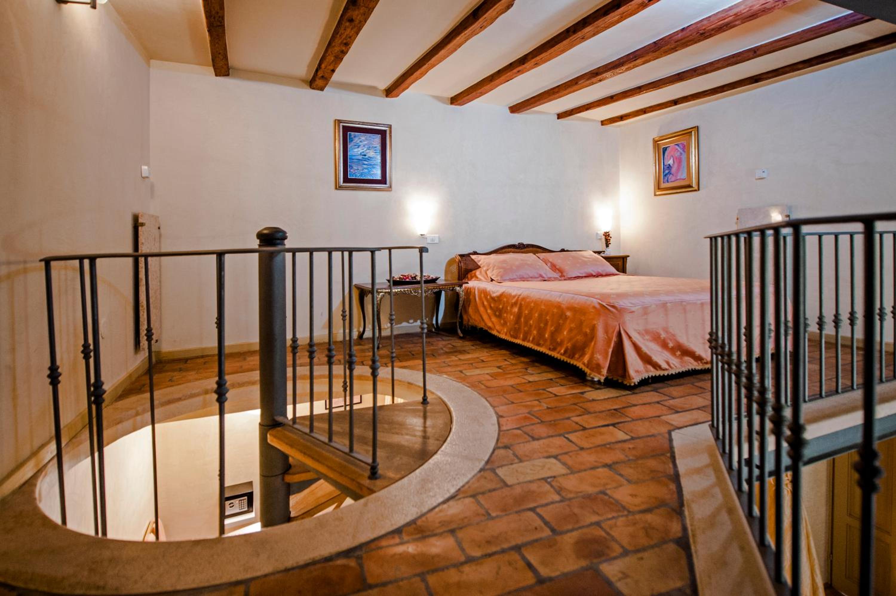 Duplex Apartment - Photo 9