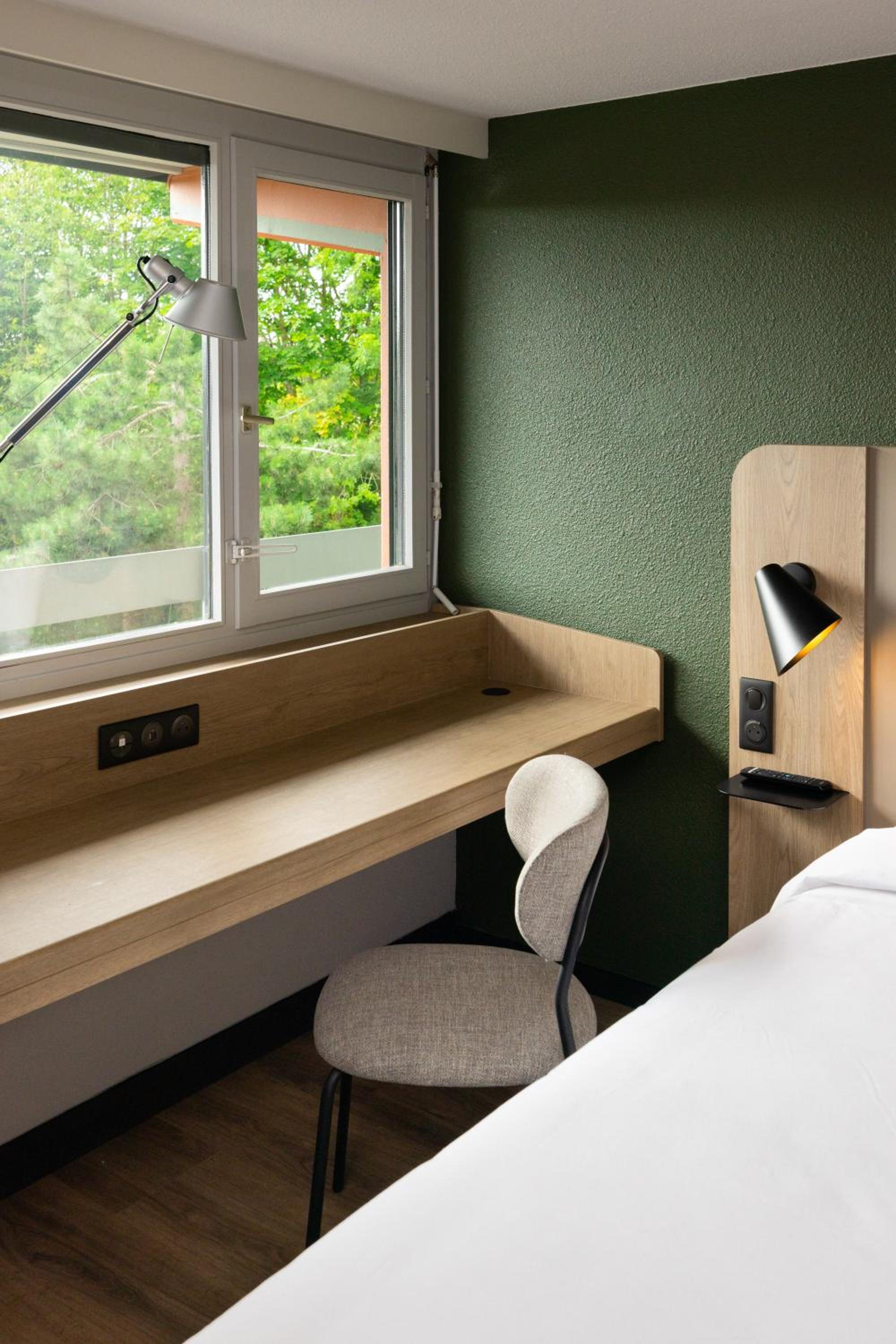 Standard Room - 1 Queen Bed - Photo 2