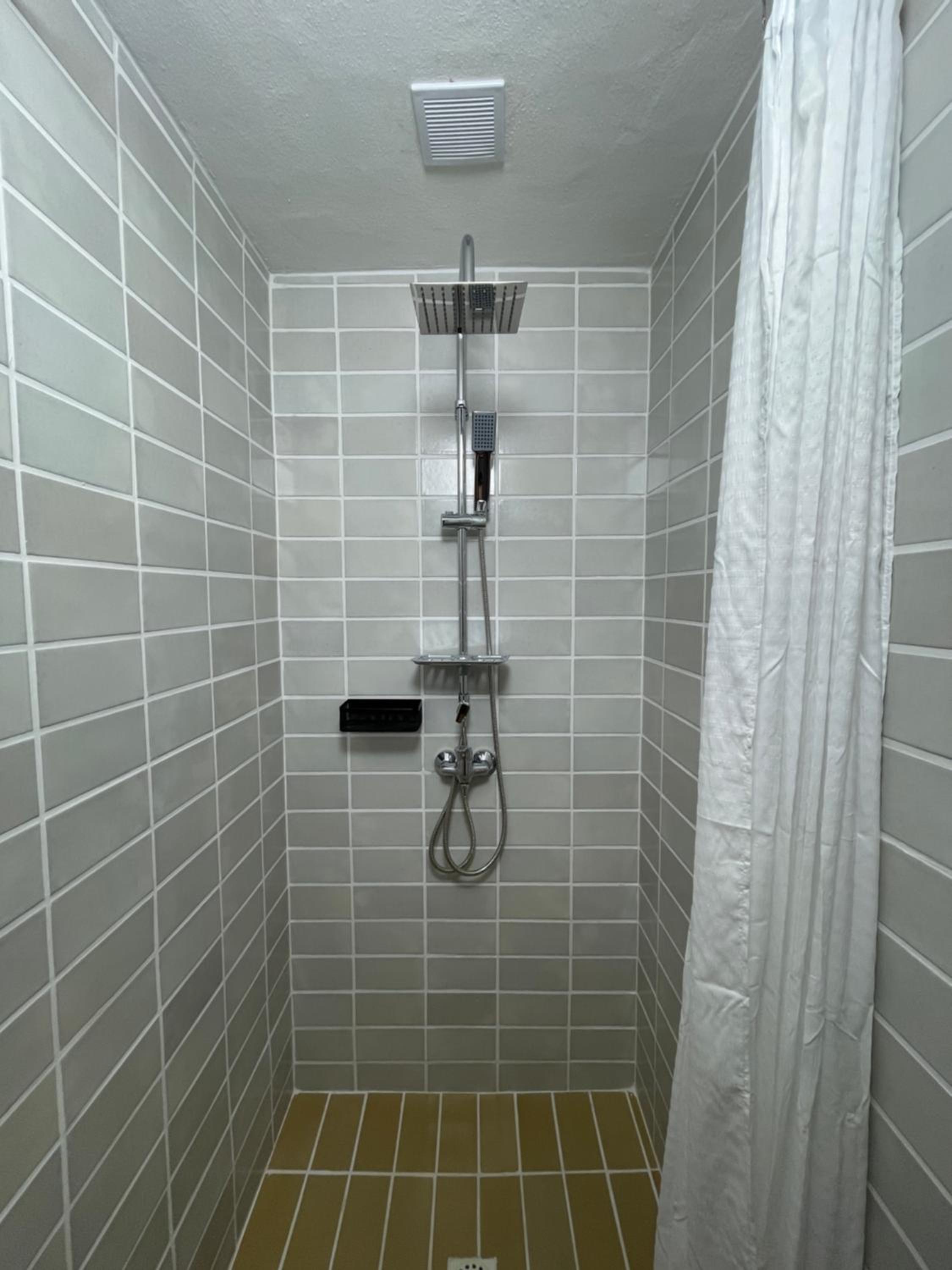 Standard Double or Twin Room - Photo 6