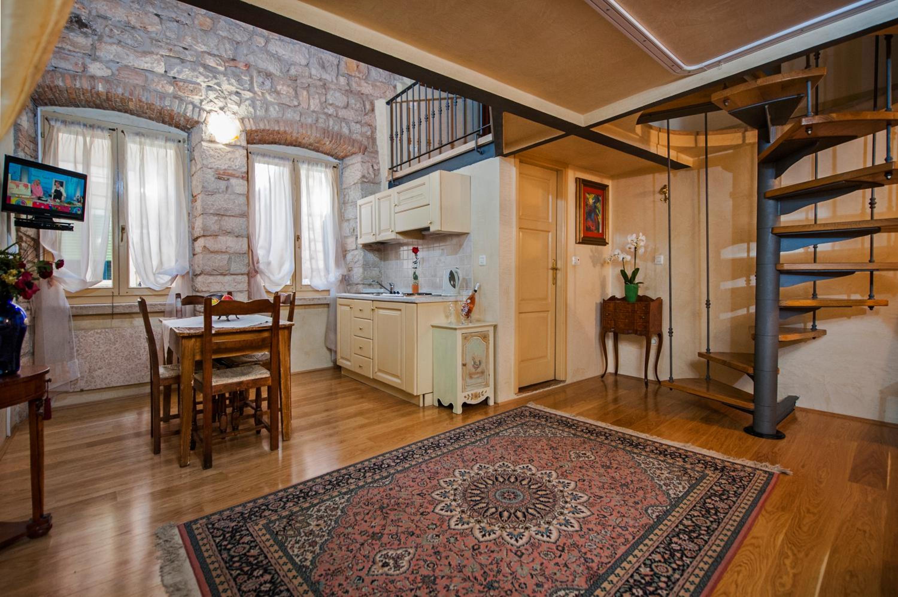 Duplex Apartment - Photo 17