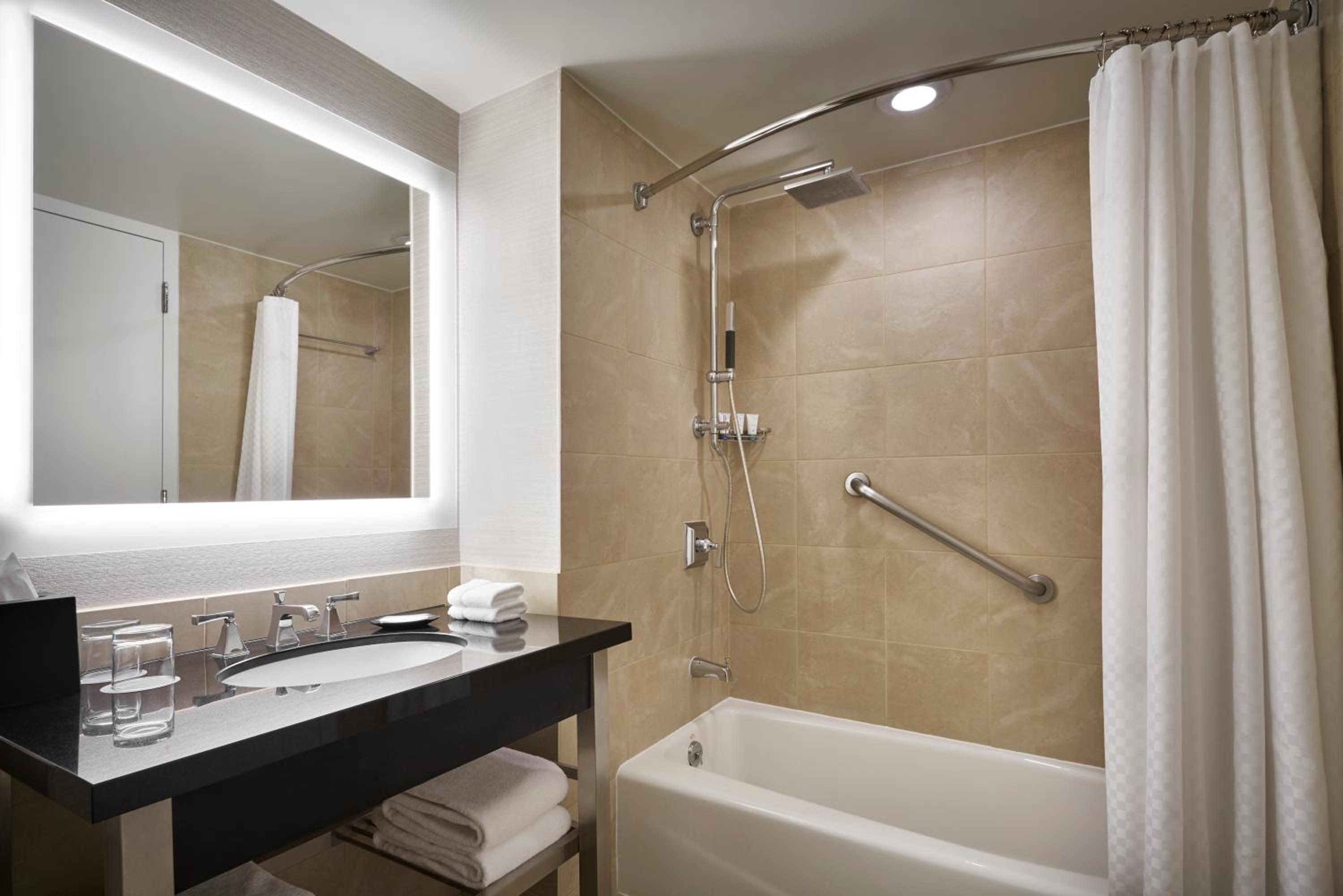 Traditional, Guest room, 1 King - Photo 2