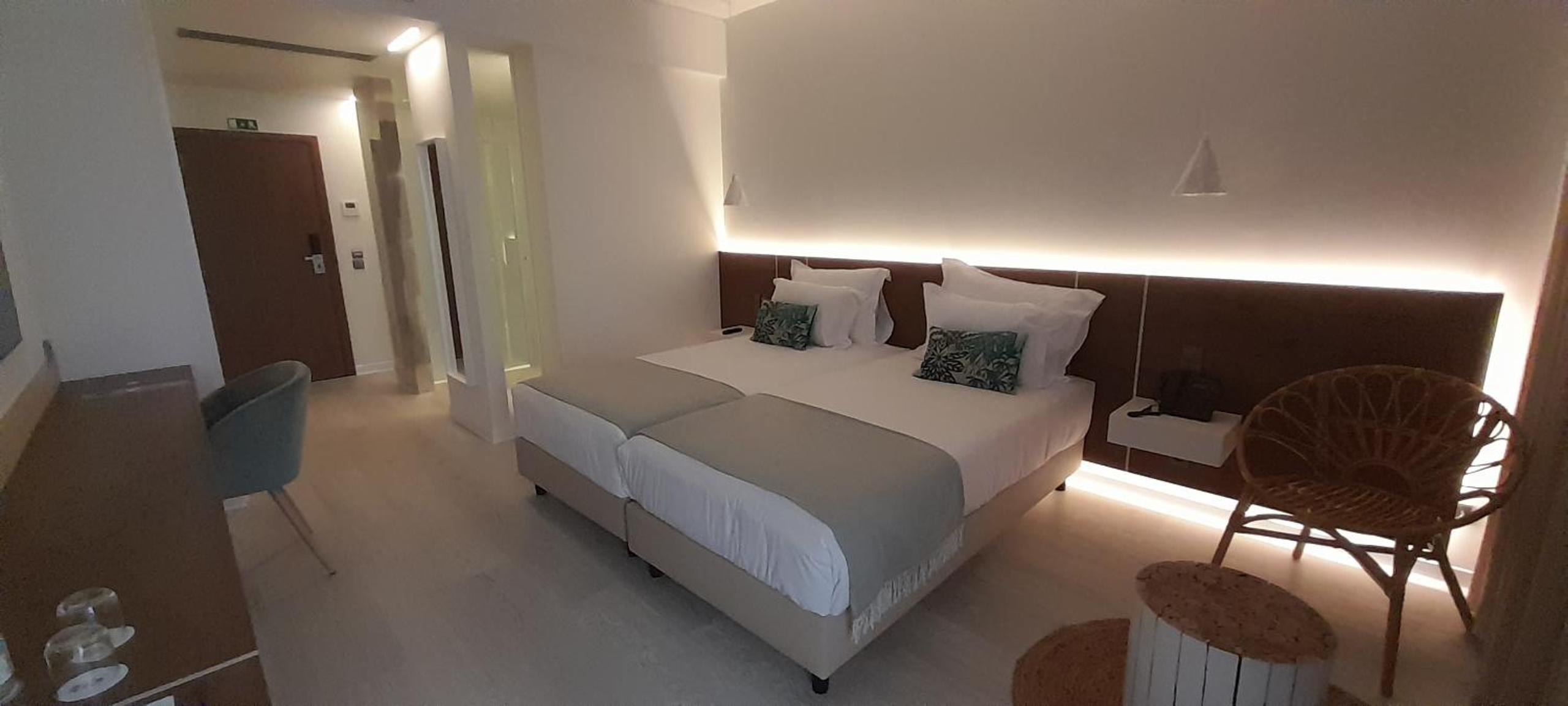 Twin Room with Sea View - Photo 3