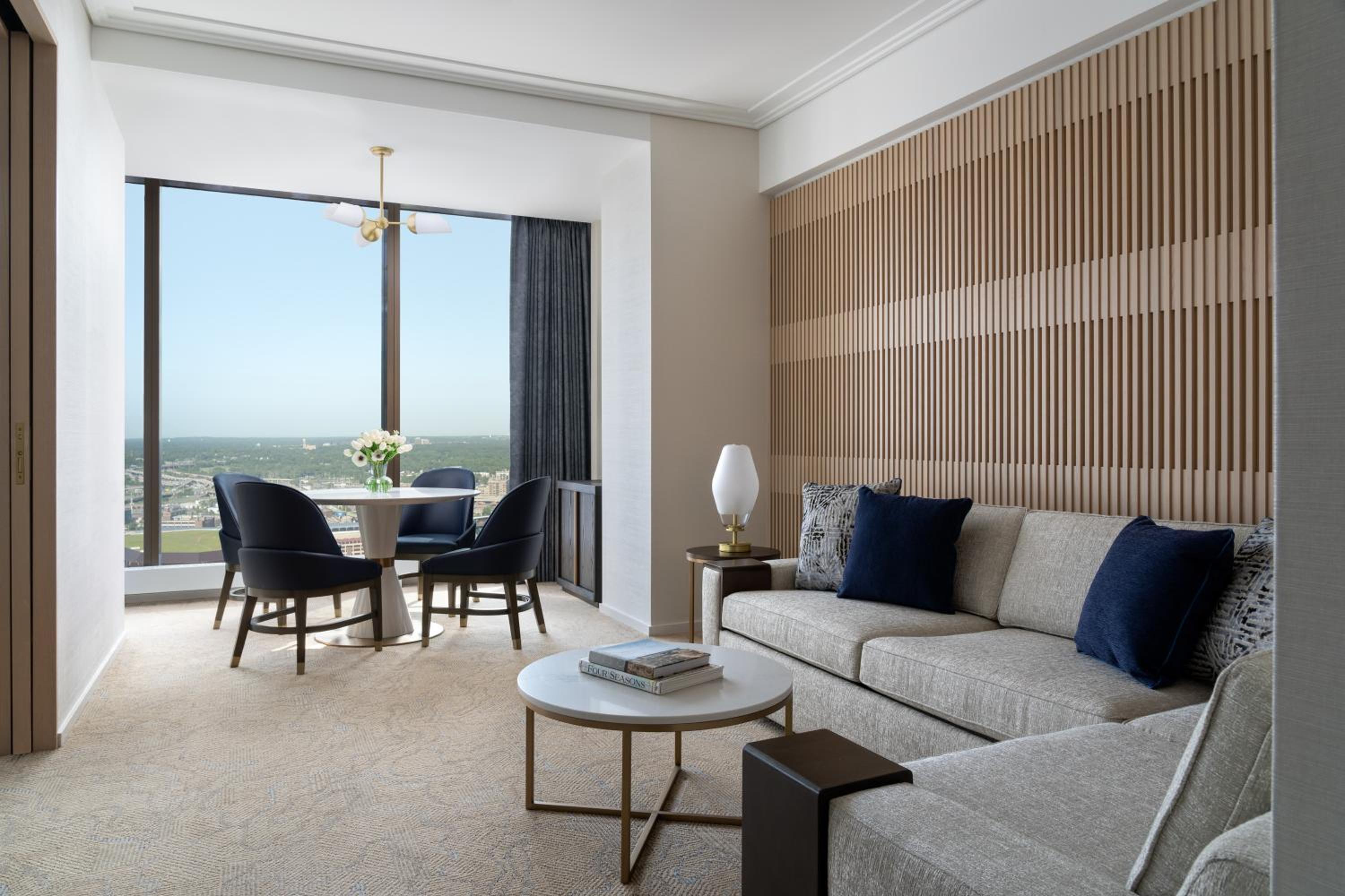 Accessible One-Bedroom Stadium Suite - Photo 2