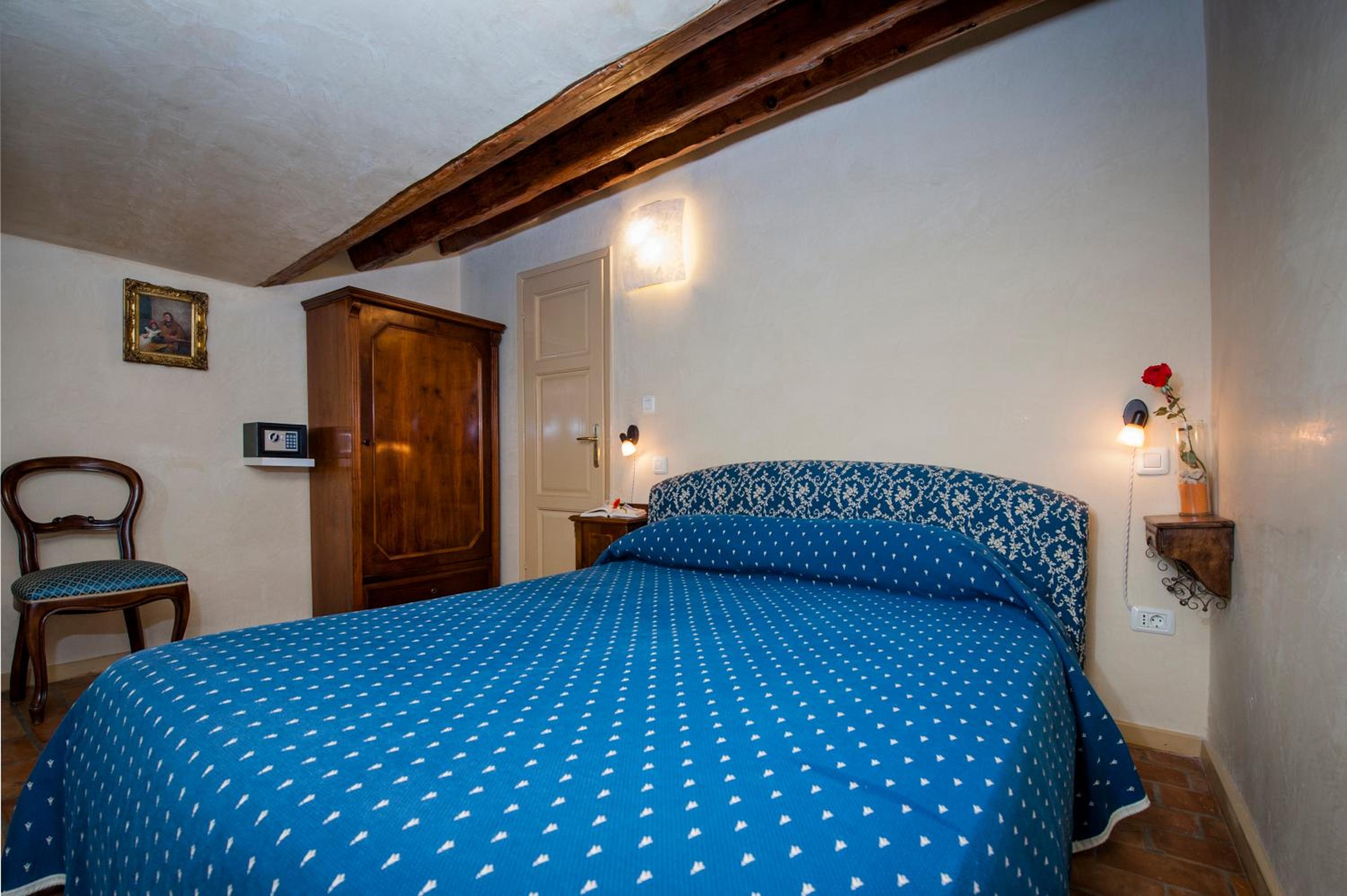One-Bedroom Apartment with Sea View - Attic - Photo 6