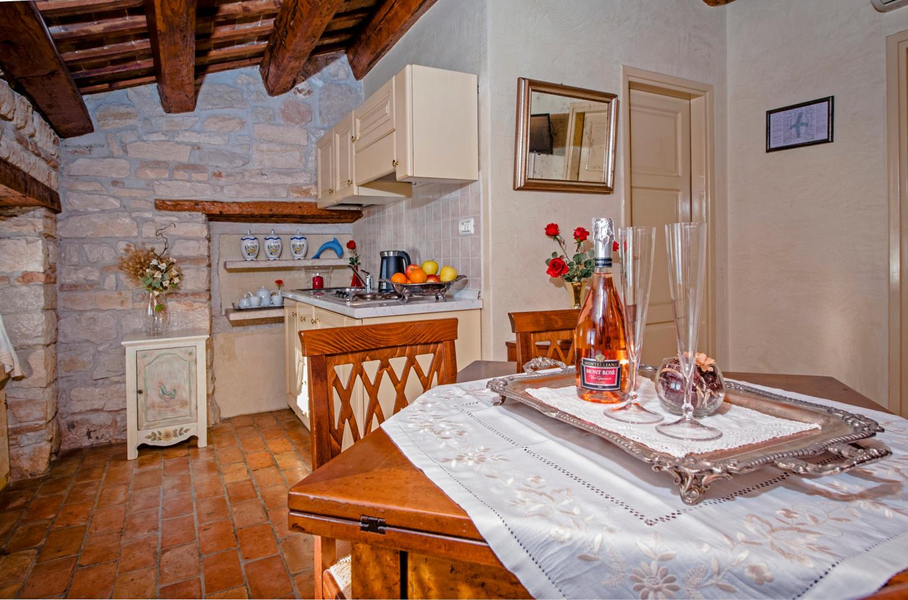 One-Bedroom Apartment with Sea View - Attic - Photo 7