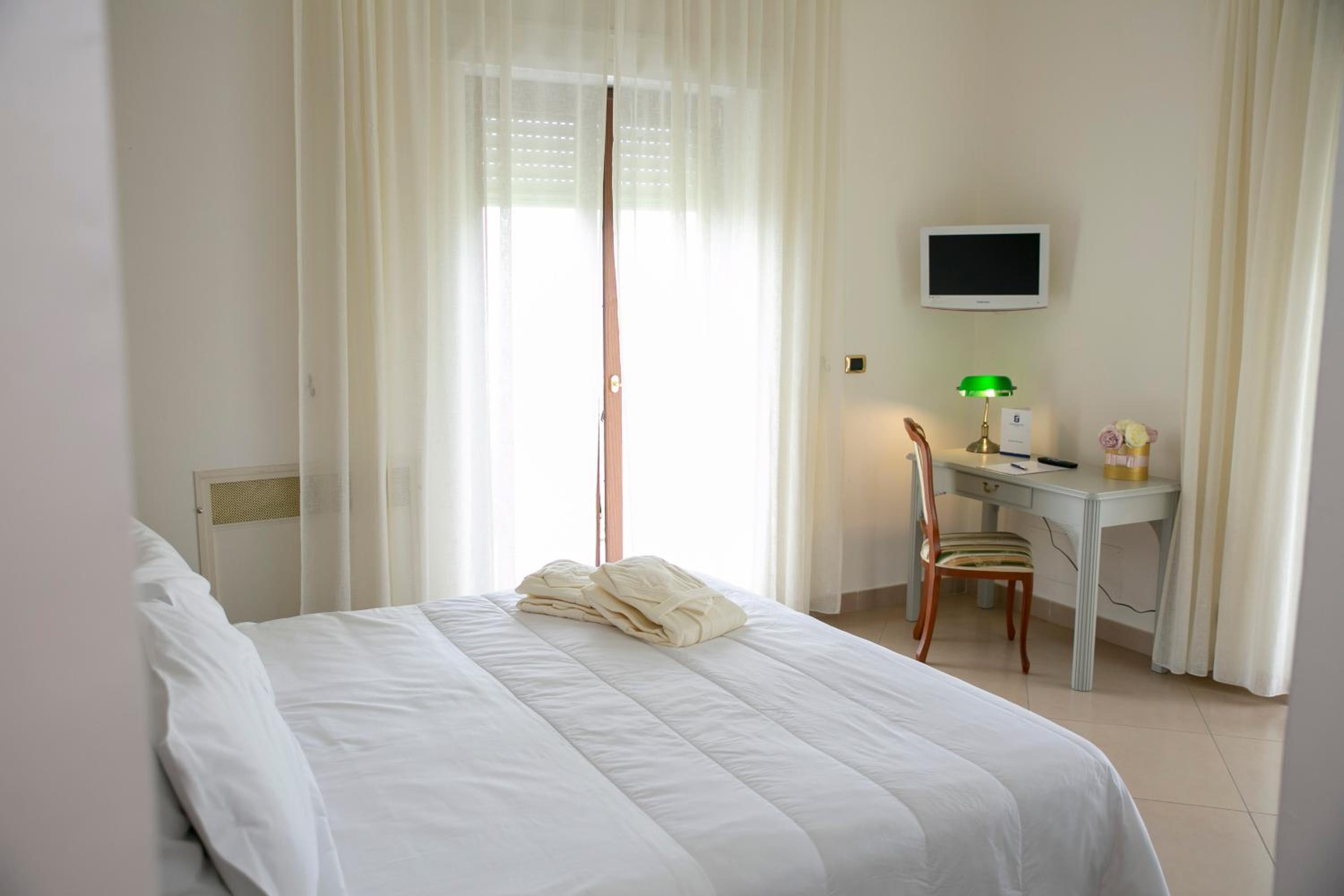 Superior Double Room - Photo 11