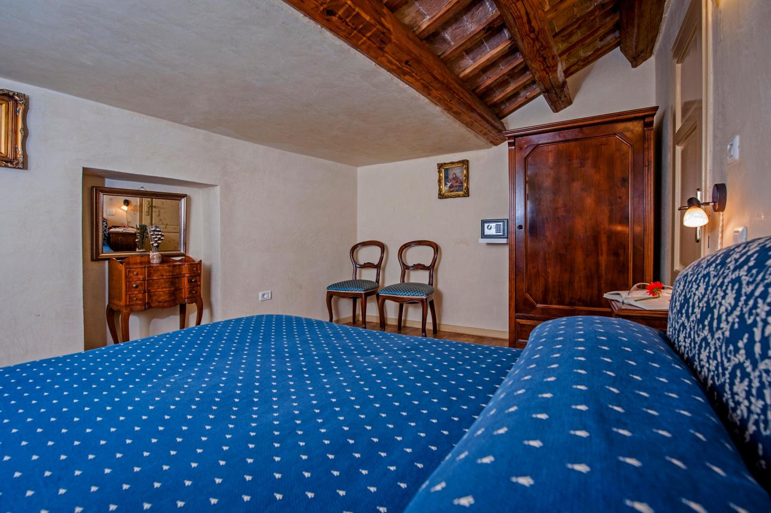 One-Bedroom Apartment with Sea View - Attic - Photo 9
