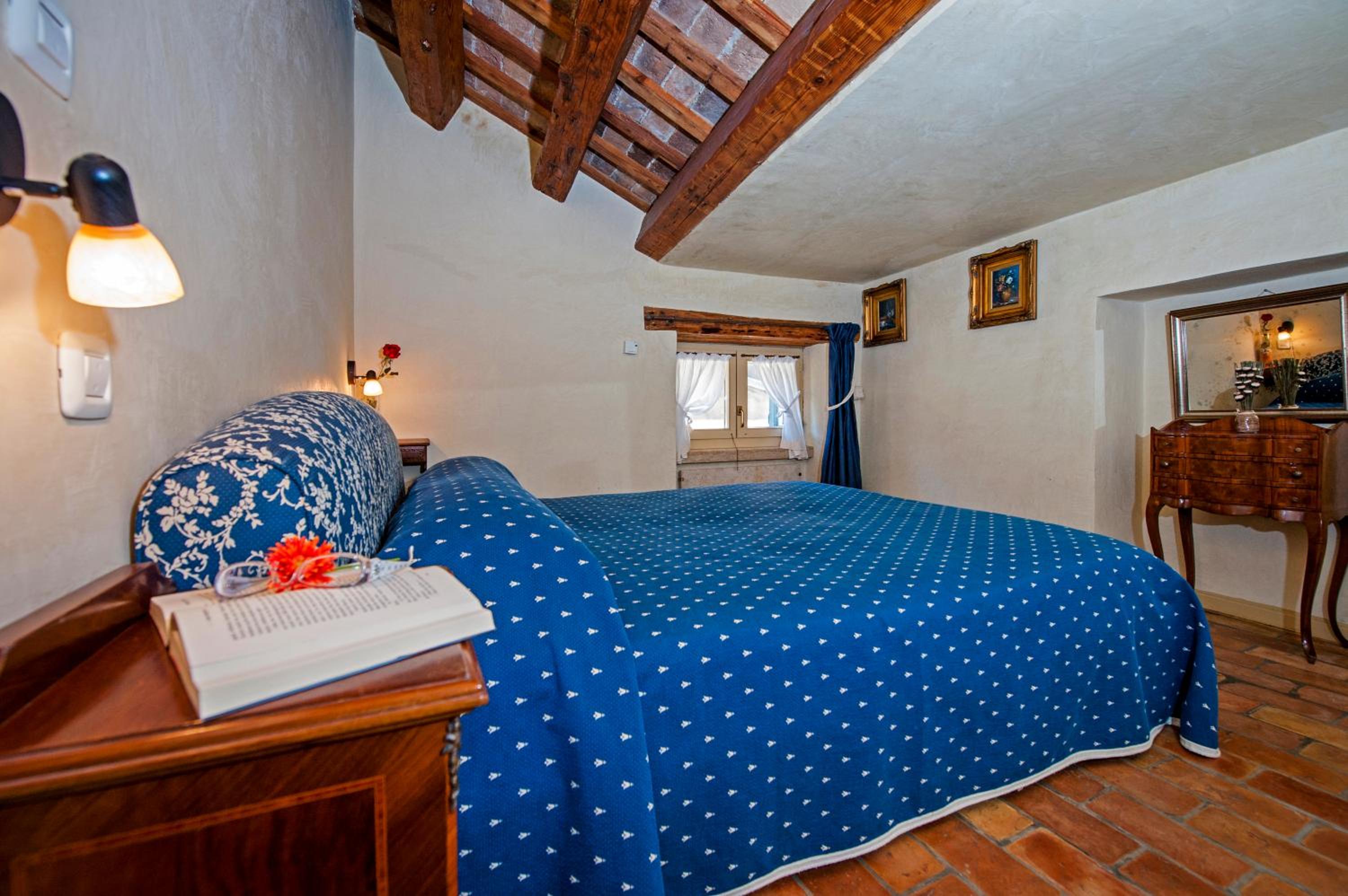 One-Bedroom Apartment with Sea View - Attic - Photo 1